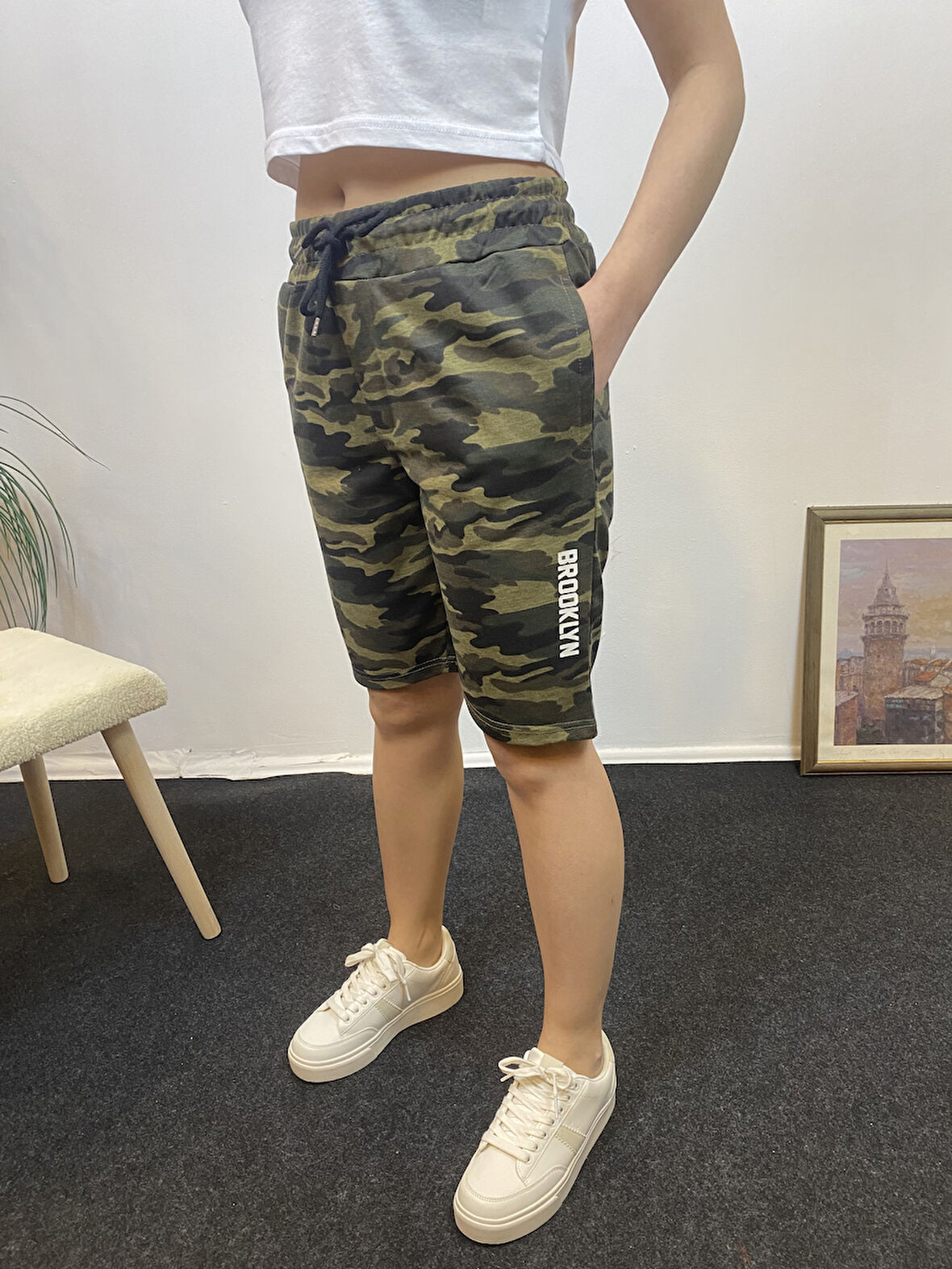 Kadın Rahat Kalıp Beli Lastikli Cepli Basklı Şort SPR24SRK208