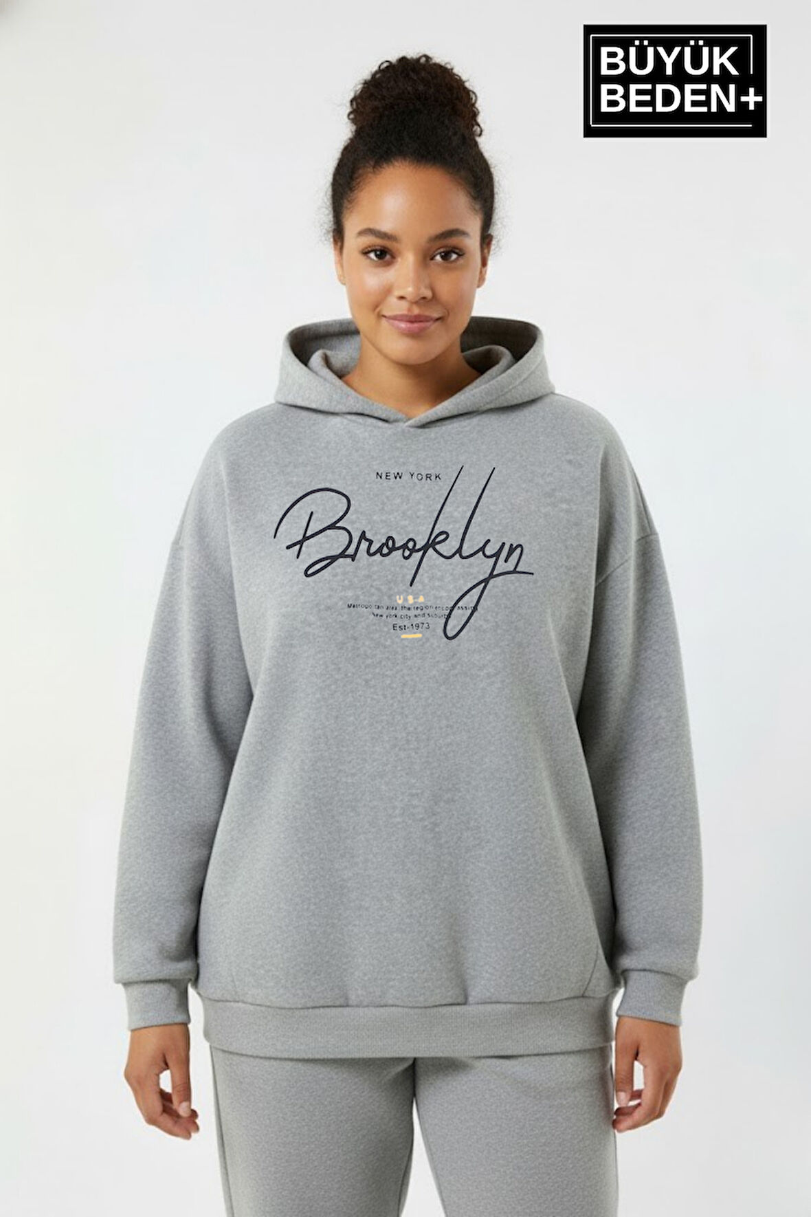 Kadın Büyük Beden Kapüşonlu El yazılı Brooklyn Baskılı Rahat Kalıp Sweatshirt SPR26BSWK958