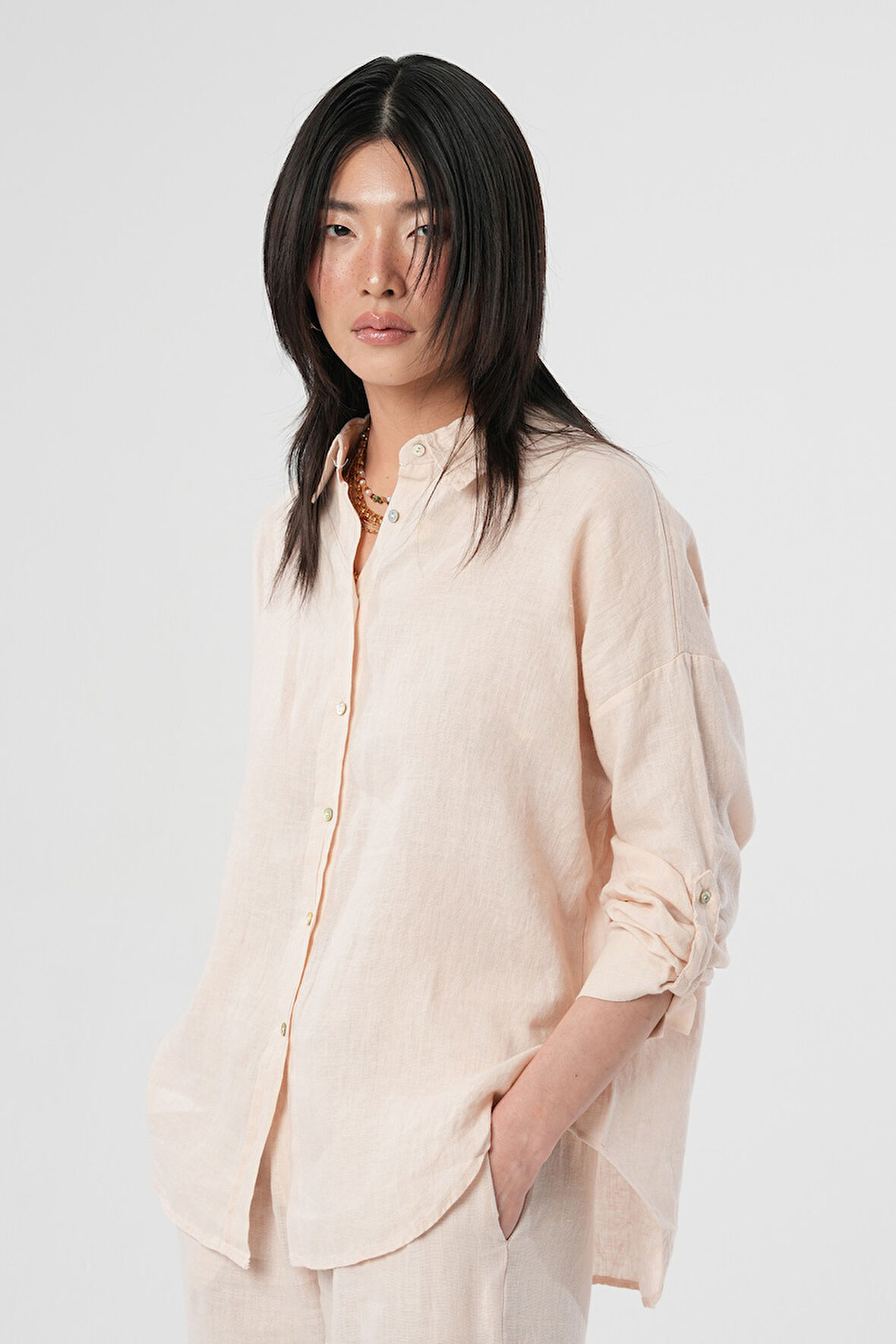 KADIN %100 KETEN KOLLARI DÜĞME DETAYLI GÖMLEK