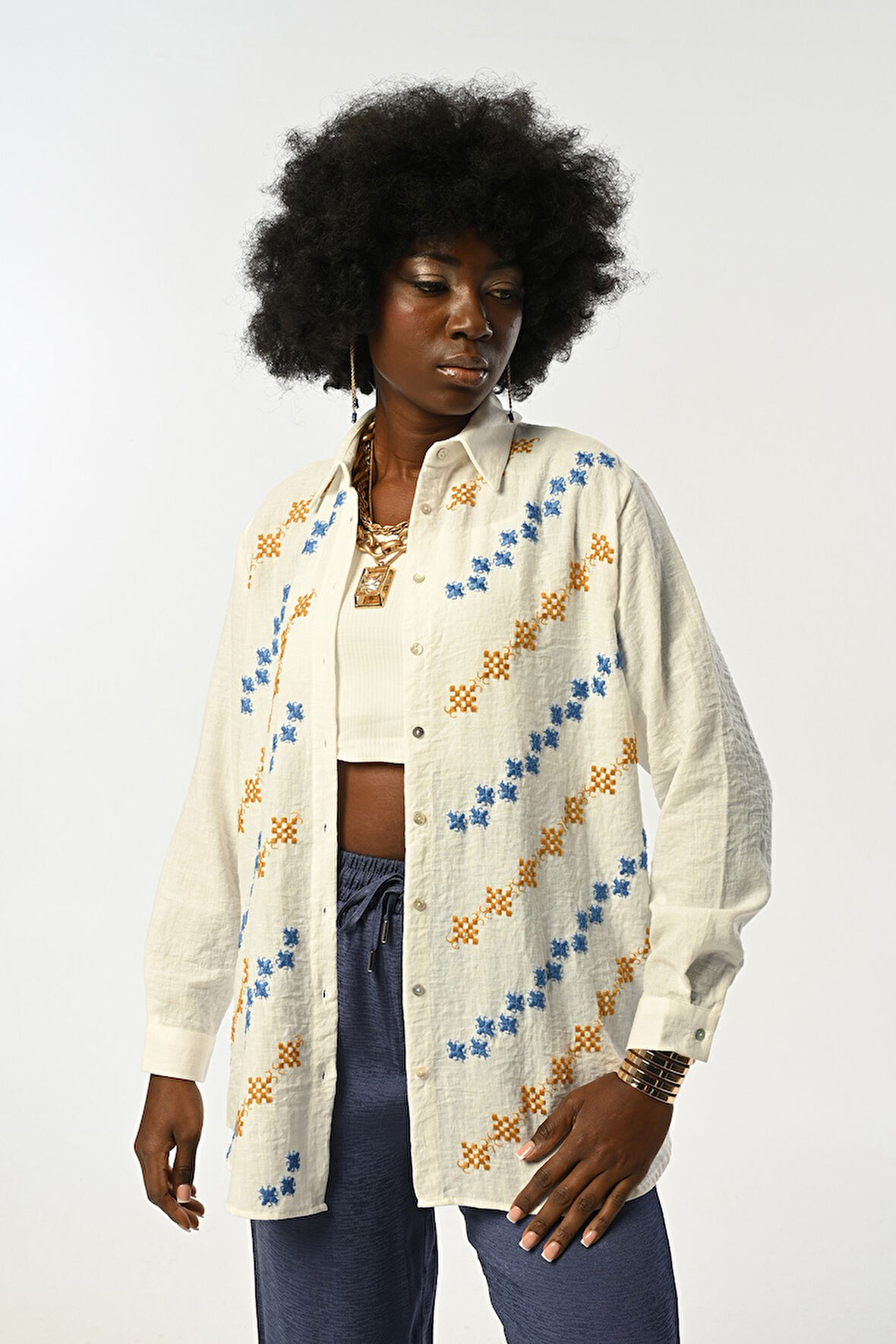 KADIN ÖNÜ NAKIŞLI OVERSİZE KESİM GÖMLEK