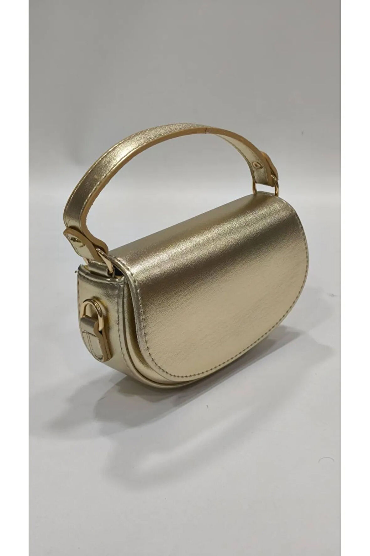 Oval Küçük Boy Sade Kapaklı Model Kadın Omuz Çantası
