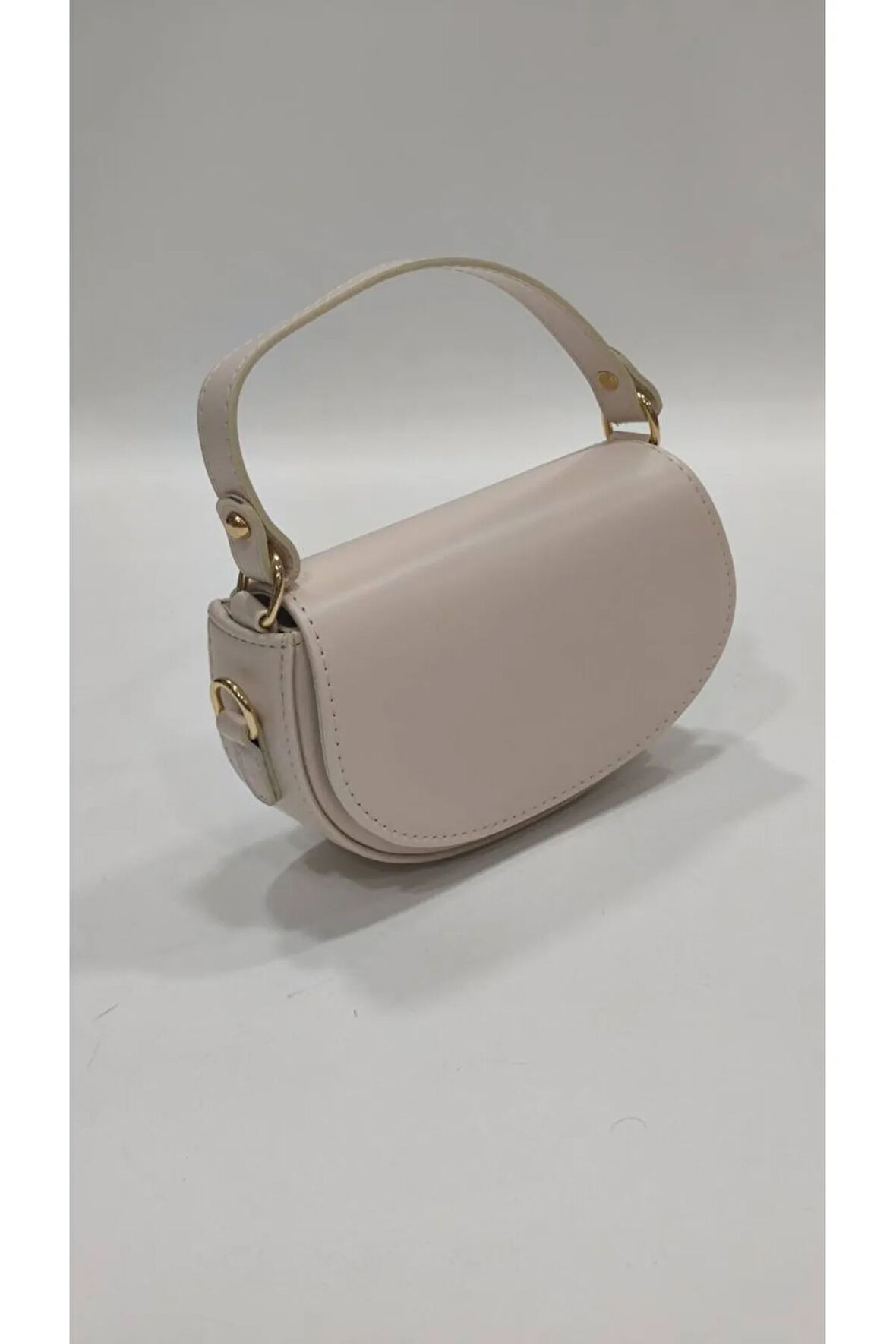 Oval Küçük Boy Sade Kapaklı Model Kadın Omuz Çantası