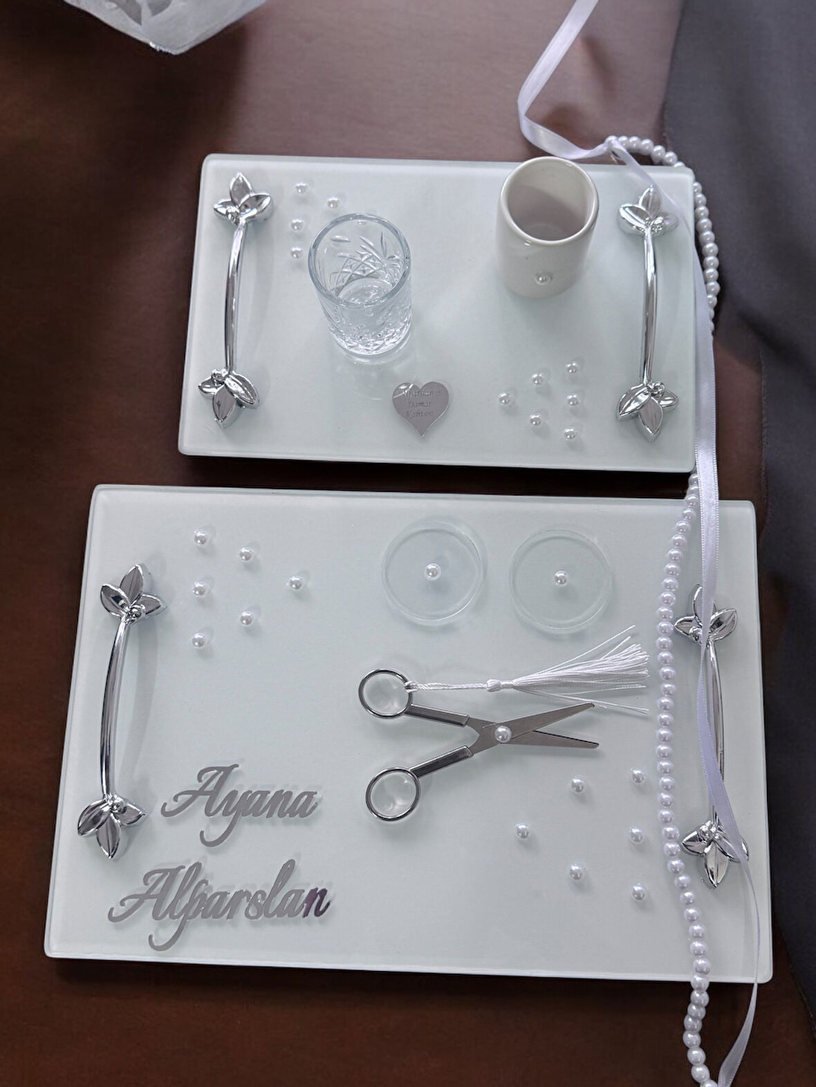 Adore Gümüş Beyaz İncili Söz Tepsisi Nişan Tepsisi ve Damat Kahve Fincan Tepsisi