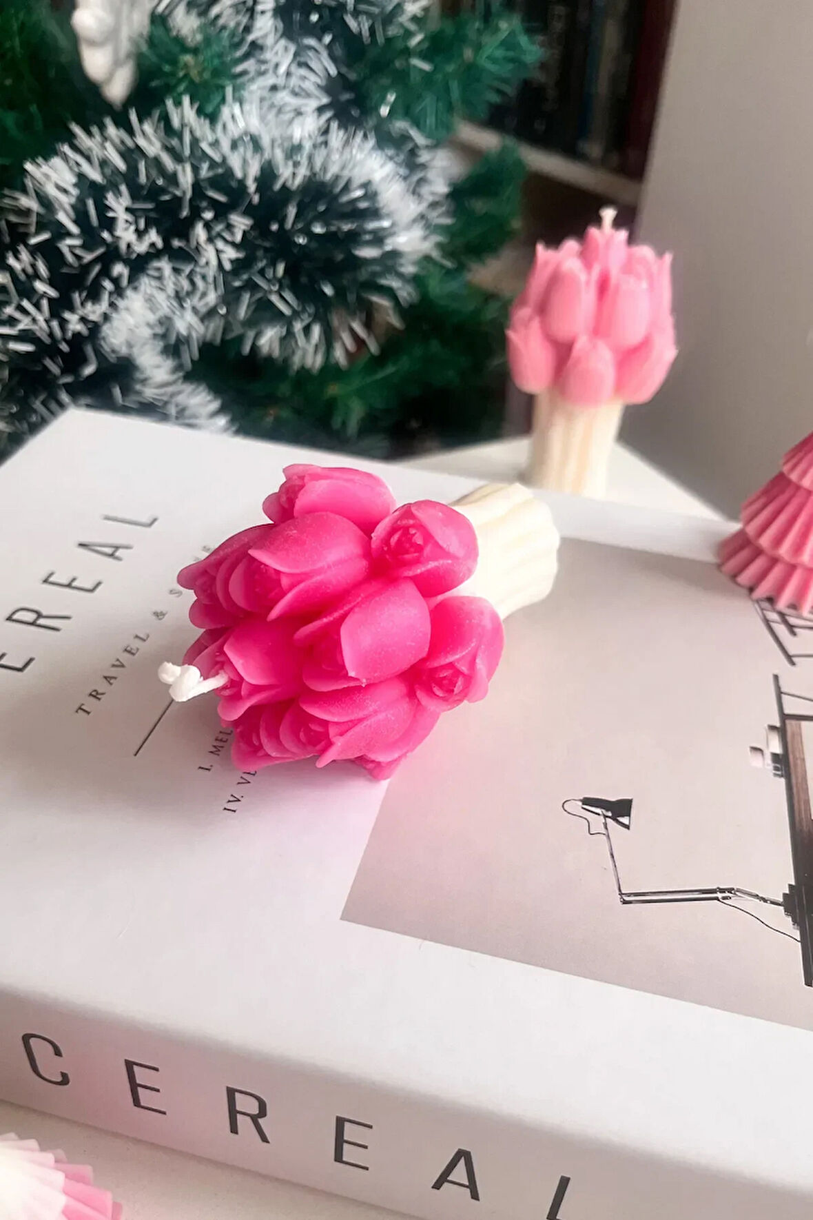 Pembe Beyaz Lale Buketi Çiçek Kokulu Soya Mum