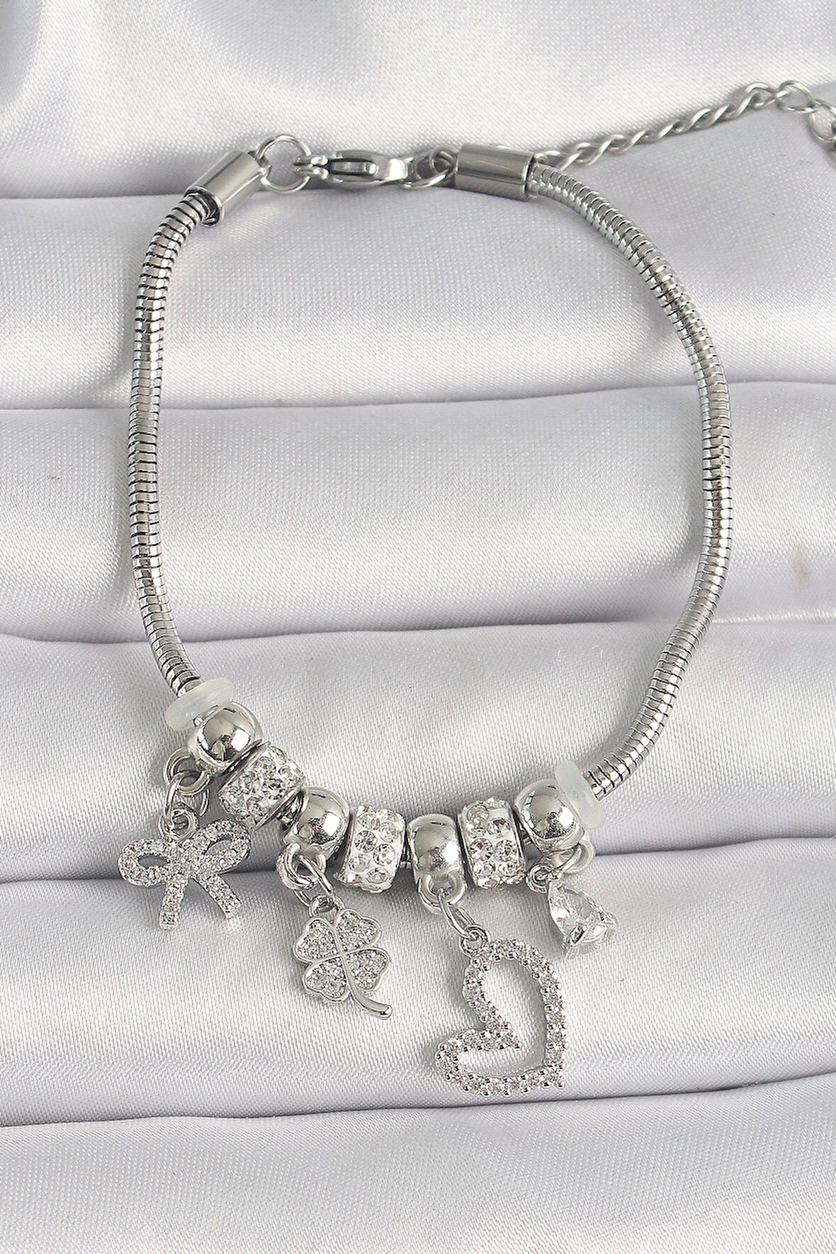 Pirinç Gümüş Renk Zincir Sallantı Zirkon Taşlı Kalp Figür Yonca Detay Kadın Bileklik