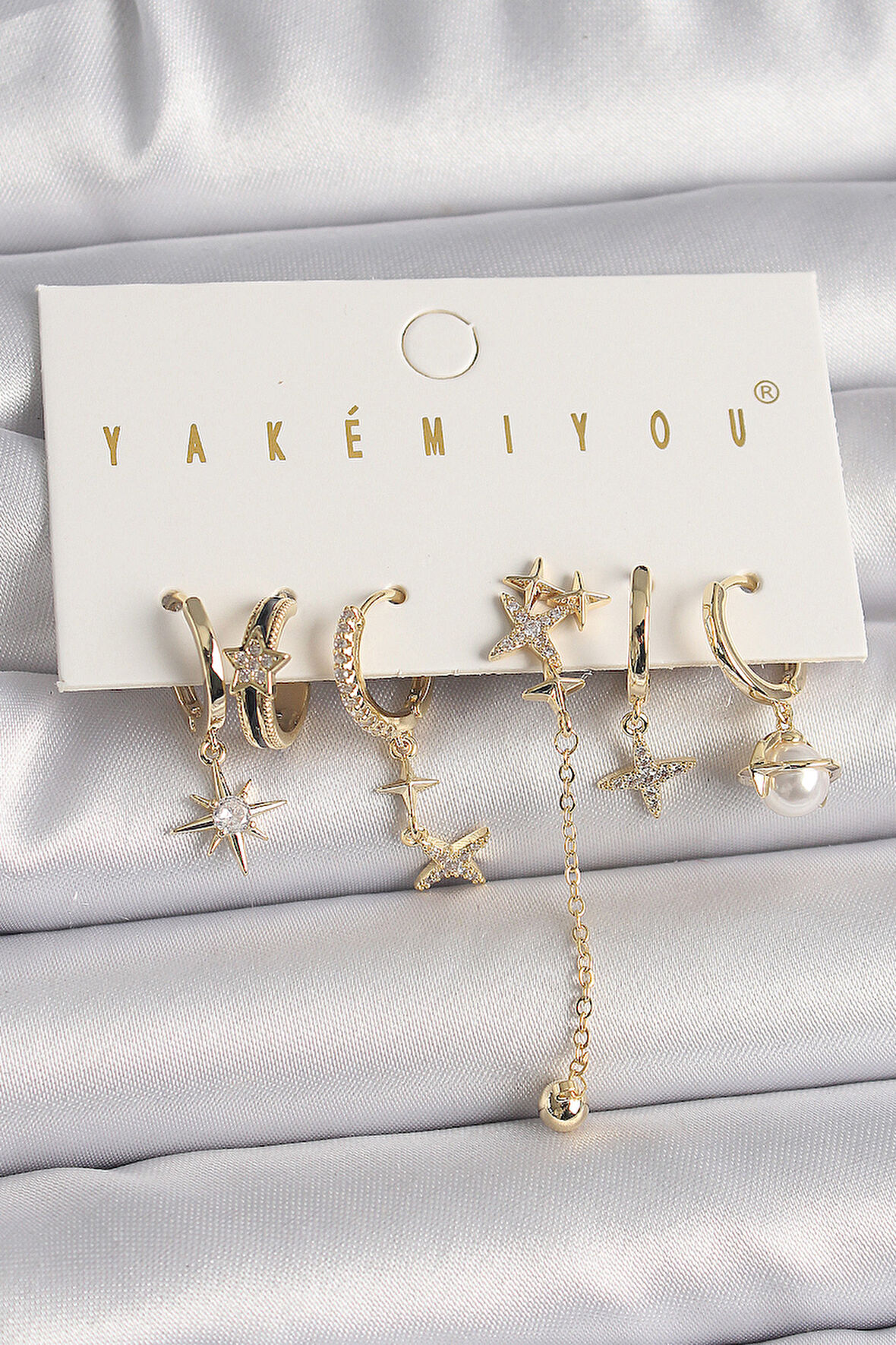 Pirinç Gold Renk Zirkon Taşlı Yıldız Model Kadın Küpe Kombini