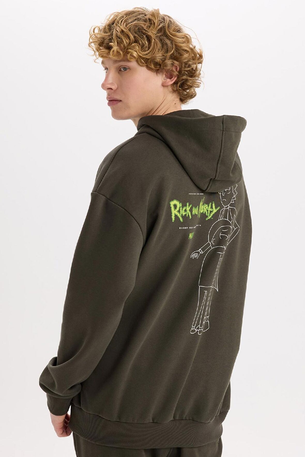 DeFacto Rick and Morty Boxy Fit Kapüşonlu Sweatshirt C6508AX24AUAR227