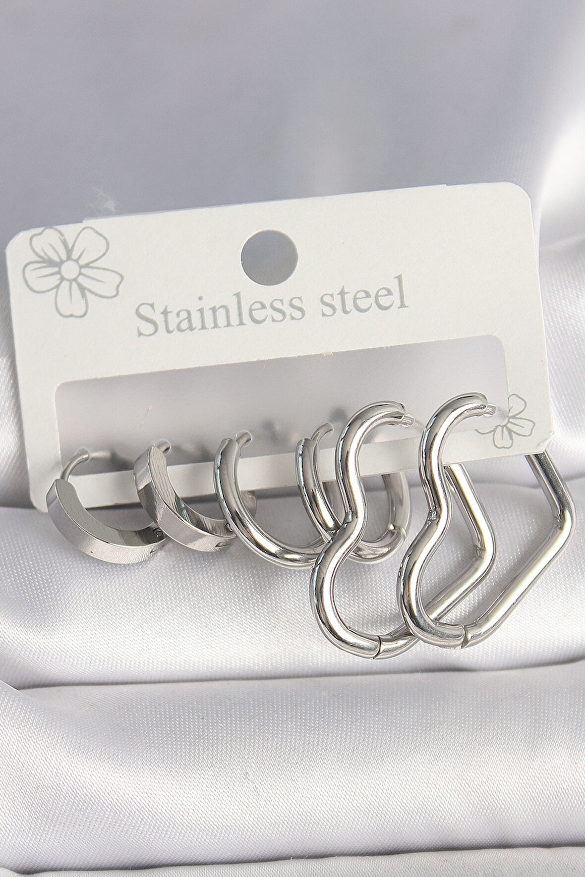 316L Çelik Gümüş Renk Halka Kalp Model Kadın Küpe Seti