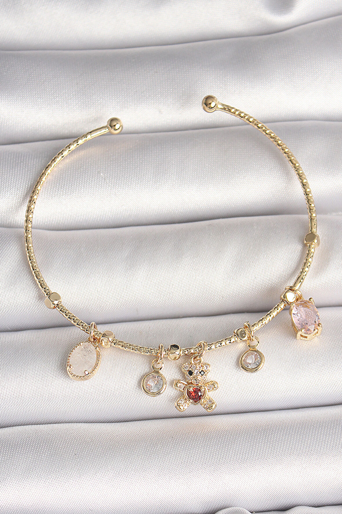 Pirinç Gold Renk Sallantı Zirkon Taşlı Ayıcık Figür Kırmızı Kalp Detay Charm Kadın Bileklik