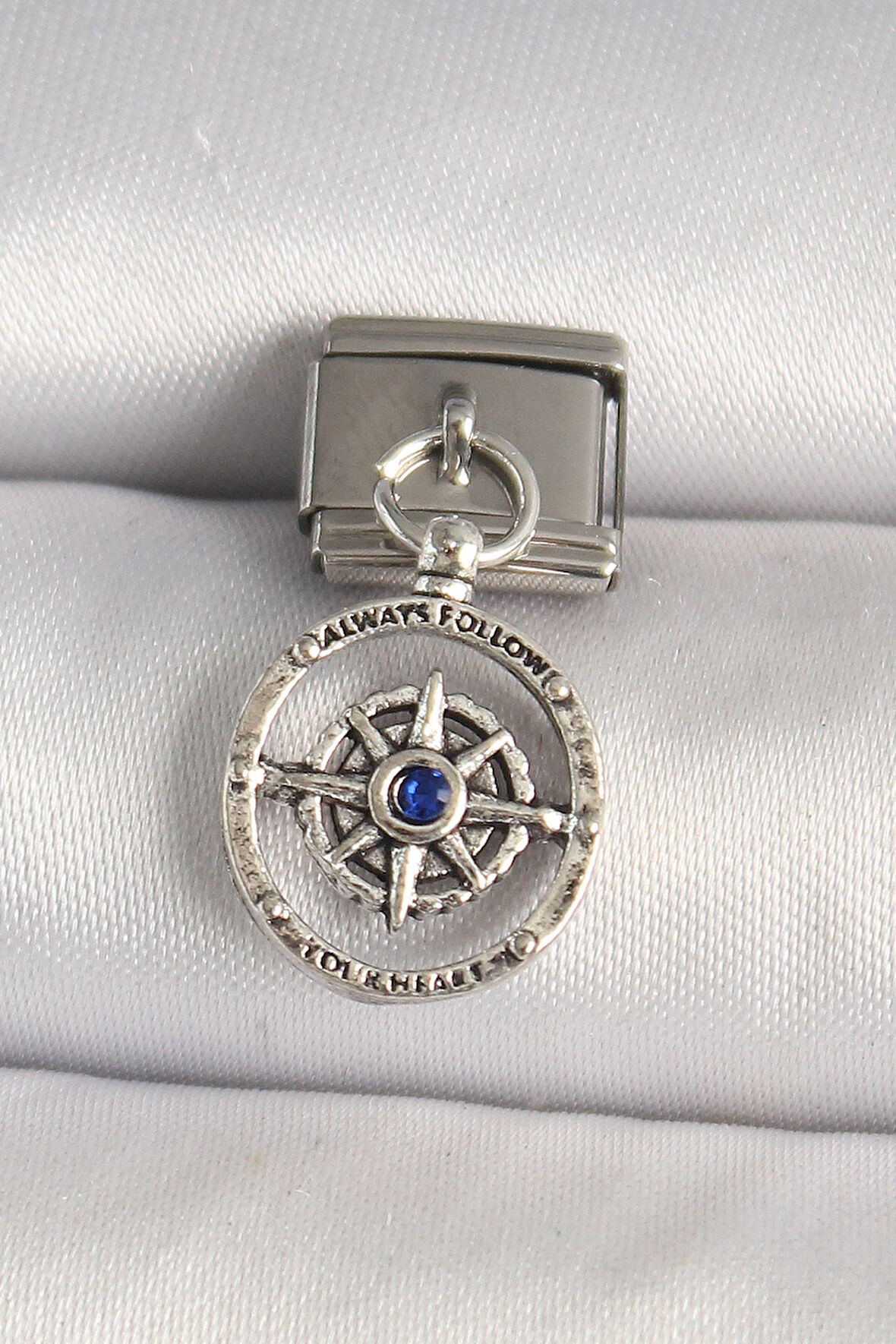 316L Çelik Gümüş Renk Mavi Taş Detaylı Pusula Model Nomination Charm