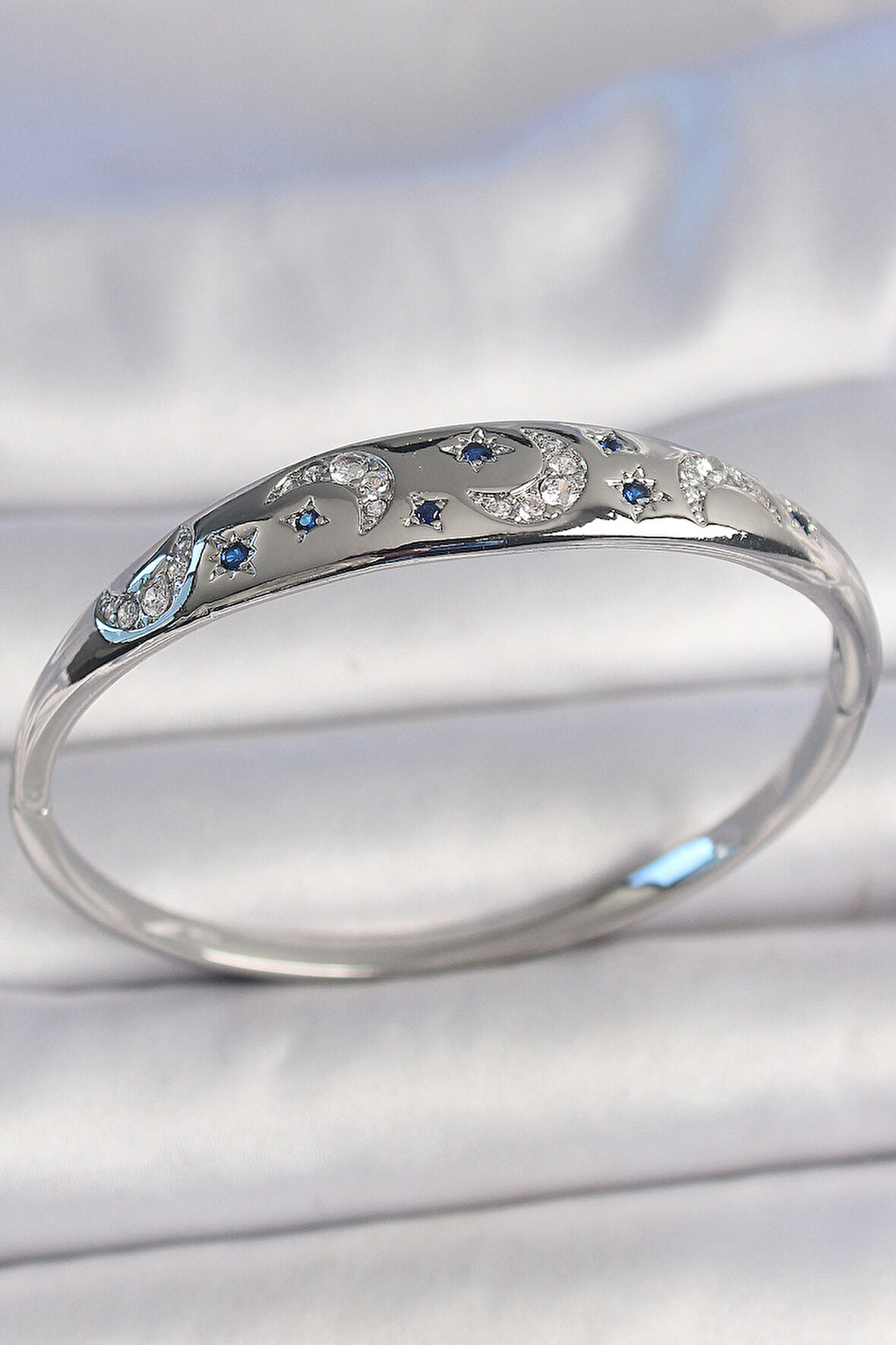 Pirinç Gümüş Renk Zirkon Taşlı Hilal İşlemeli Mavi Taşlı Yıldız Detay Kadın Kelepçe