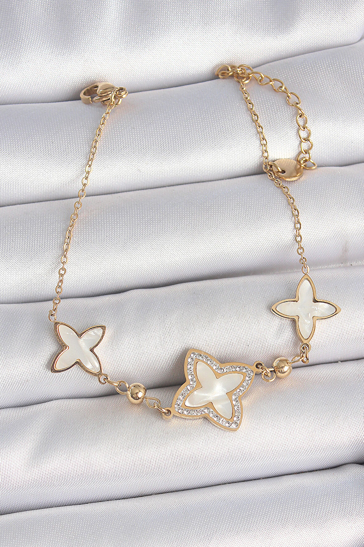 316L Çelik Gold Renk Beyaz Mineli Çiçek Model Zirkon Taş Detay Kadın Bileklik