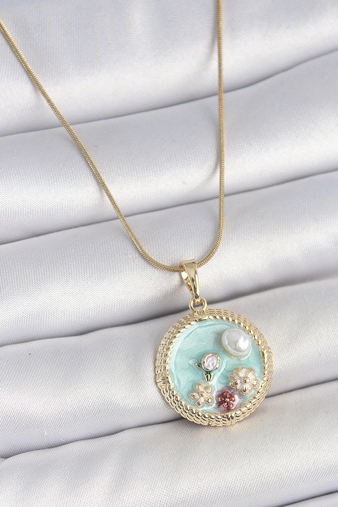 316L Çelik Gold Renk Zincir Mavi Mineli İnci Çiçek İşlemeli Zirkon Taş Detaylı Madalyon Model Kadın Kolye