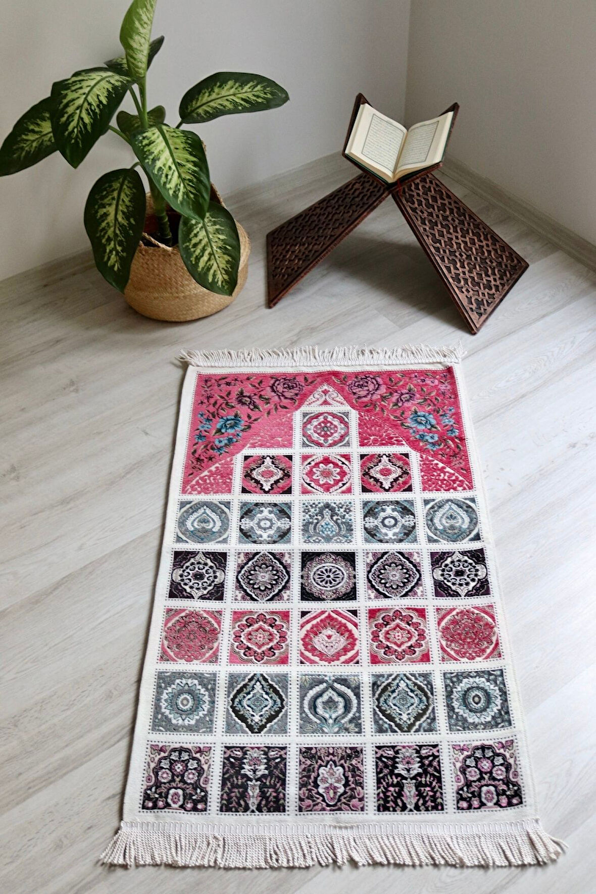 40 Yama Desenli Astarlı Lüks Seccade S1017 Kırmızı