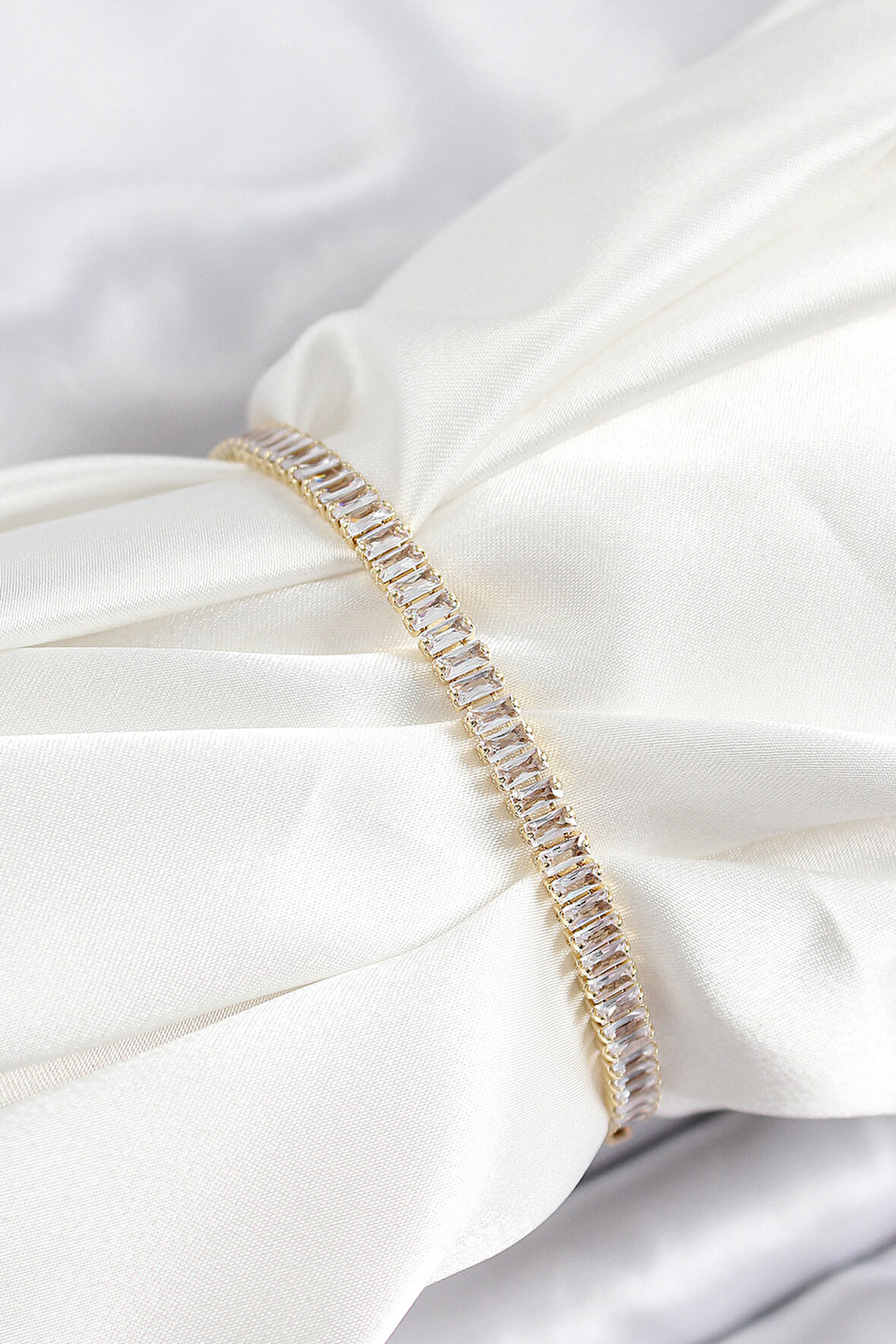 Pirinç Zirkon Taşlı Su Yolu Model Gold Renk Kadın Bileklik