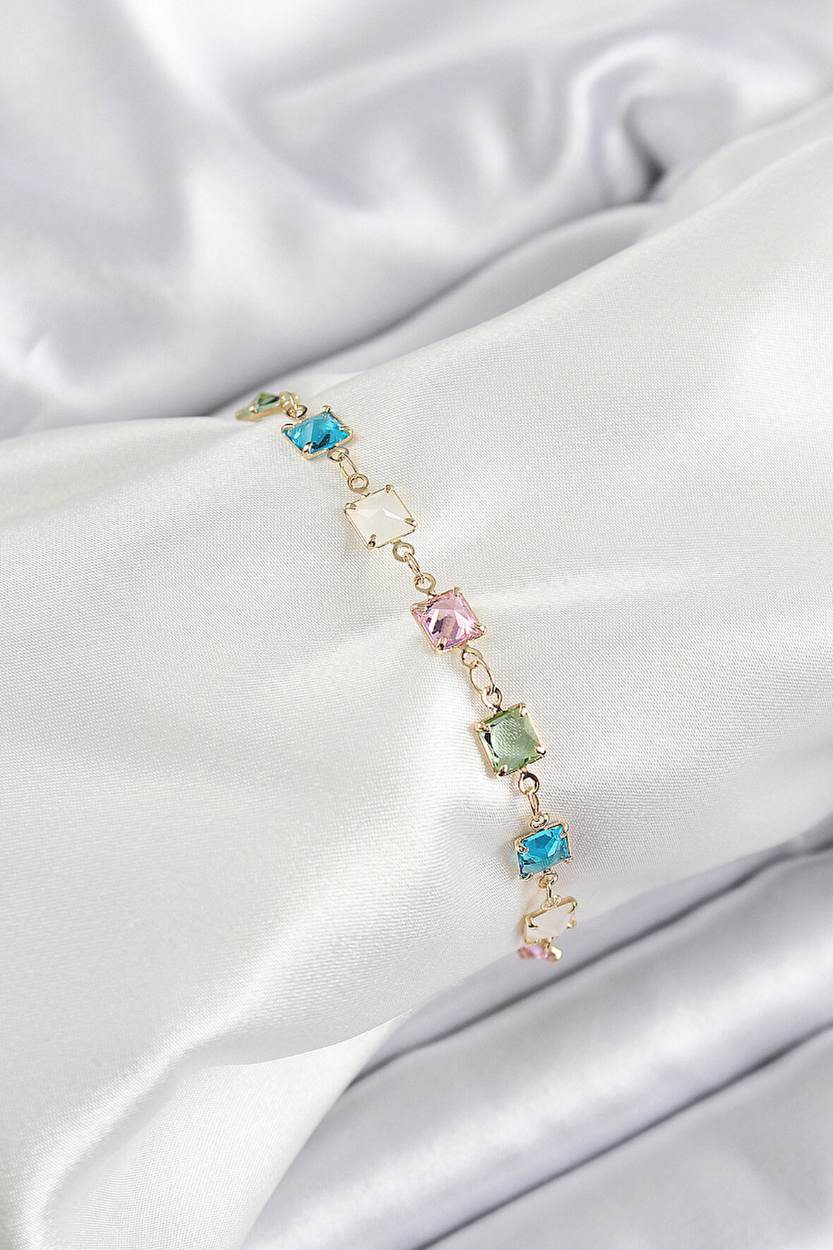 Pirinç Gold Renk Karışık Renk Kare Zirkon Taşlı Kadın Bileklik