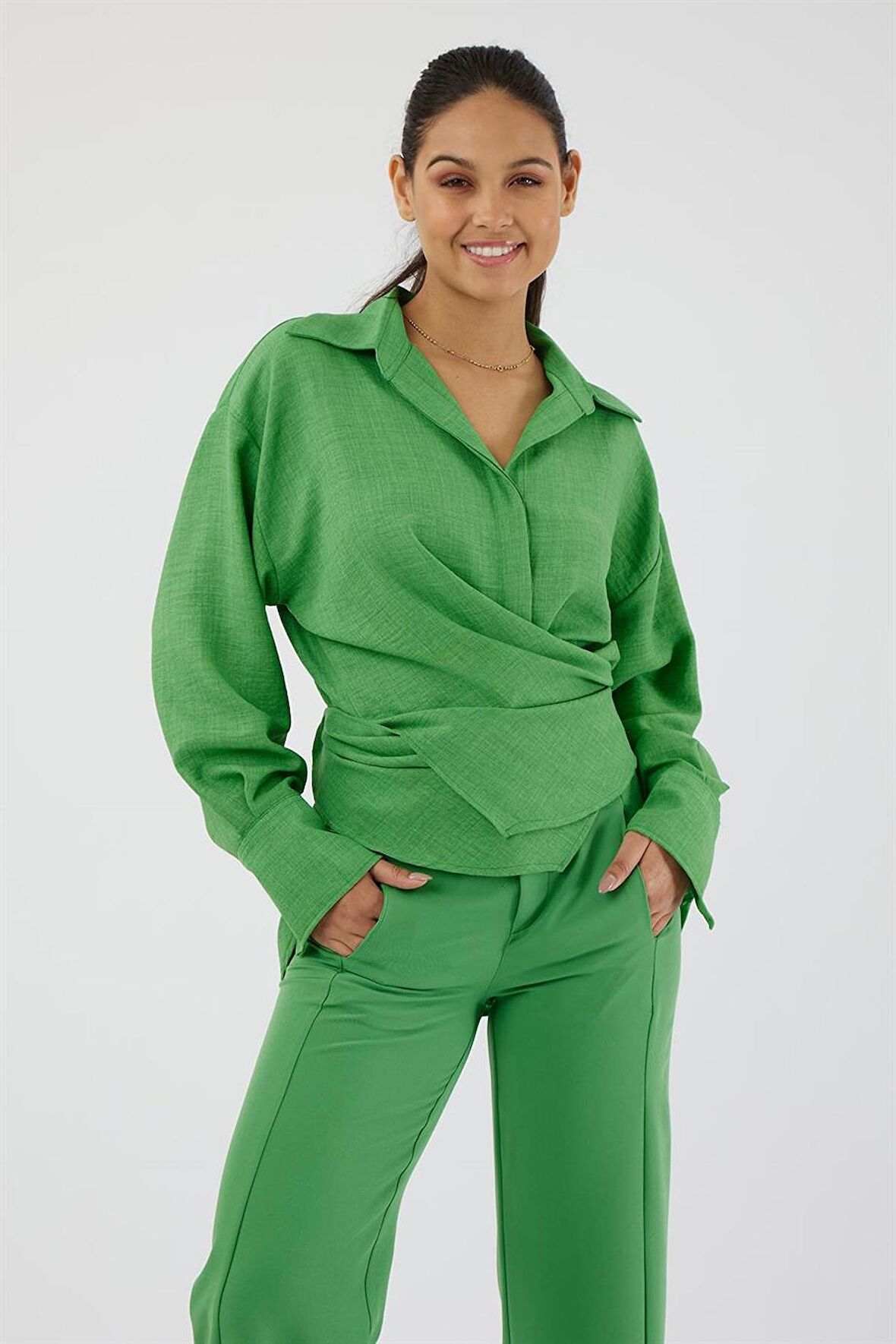 Etek Ucu Biyeli Belden Bağlanan Anvelop Uzun Kol Gizli Pat İlik Düğmeli Rahat Kalıp Elegant Gömlek