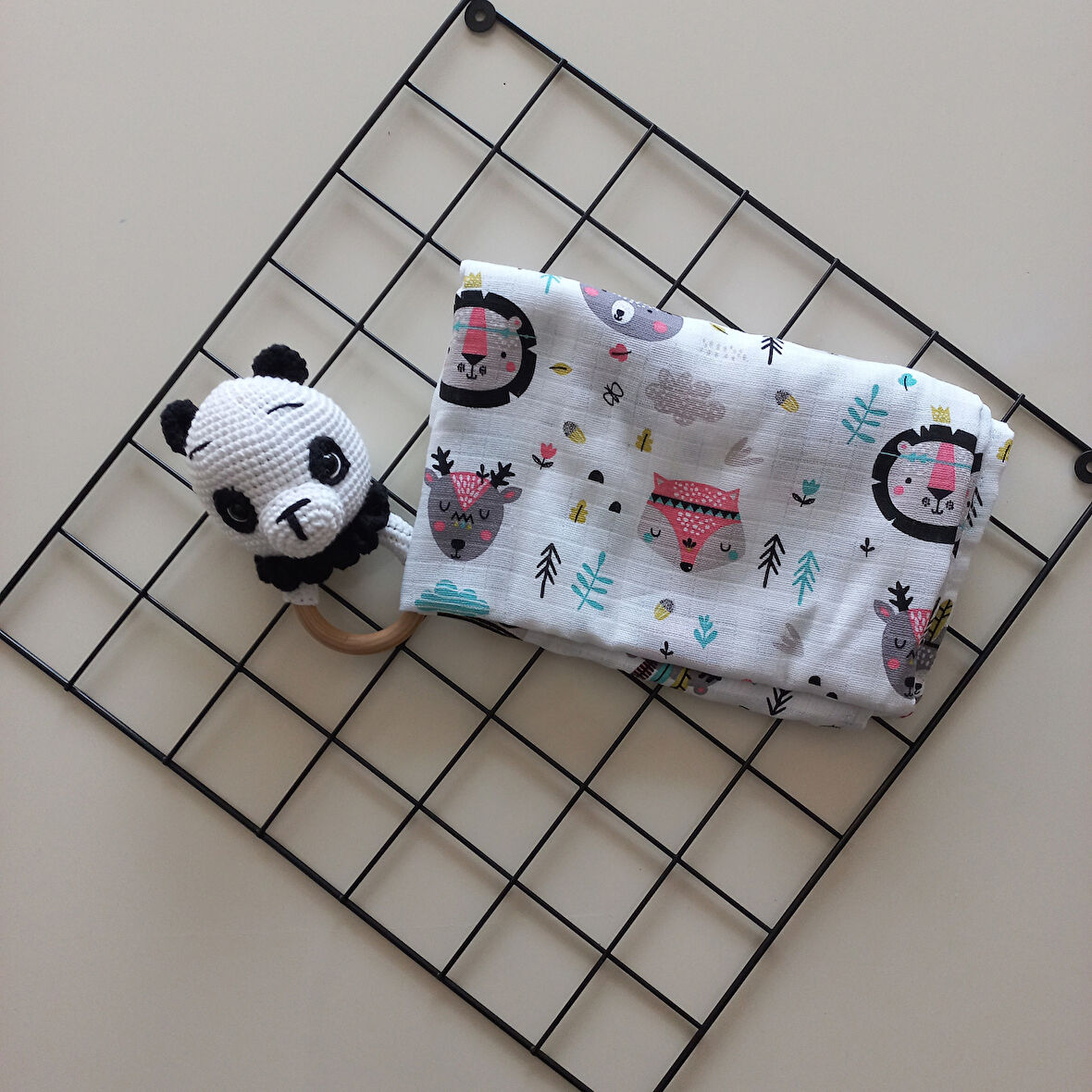 MARS BABY Bebek Amigurumi Örgü Çıngırak Panda Uyku Arkadaşı Müslin Örtü Seti