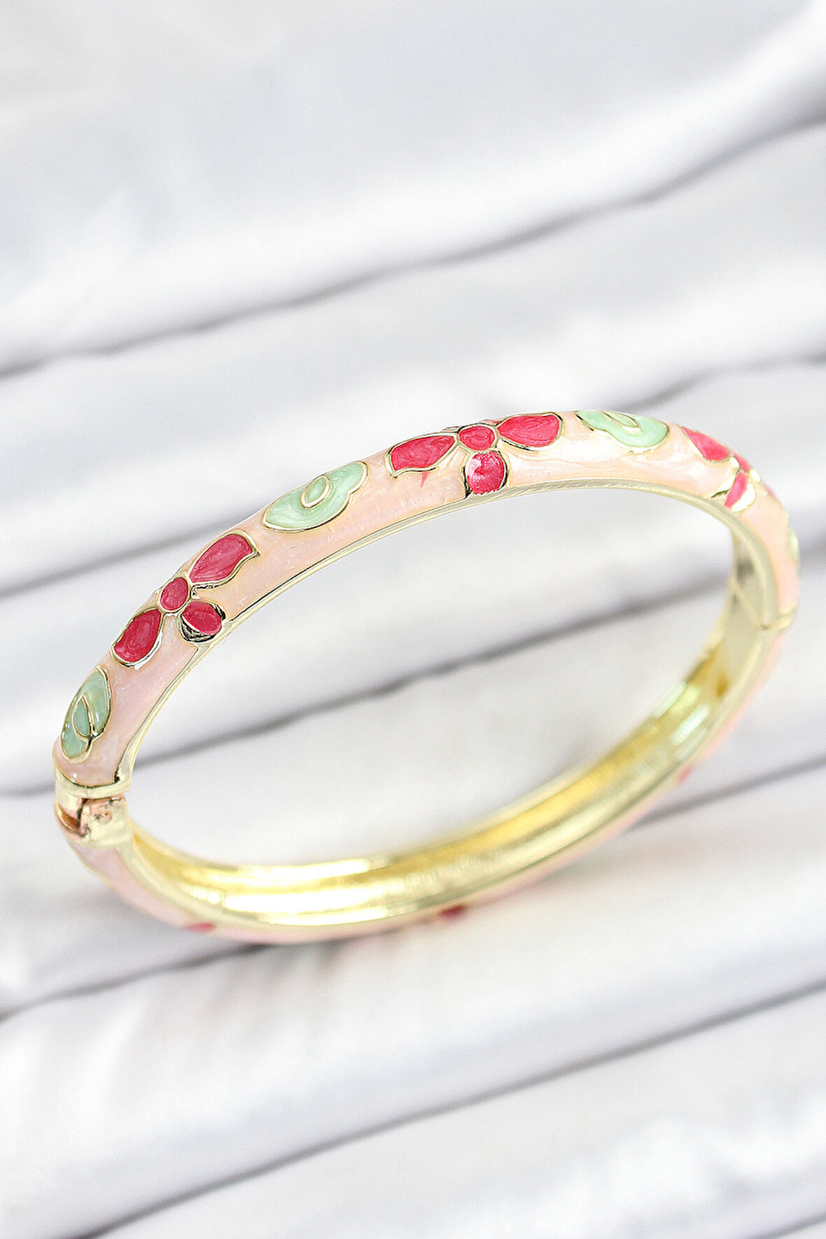 Mineli Pirinç Beyaz Pembe Yeşil Çiçek Desenli Gold Renk Kadın Kelepçe