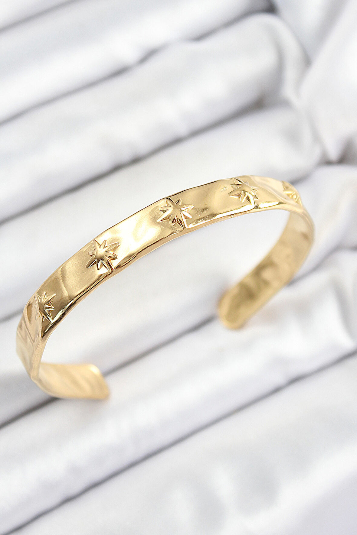 Pirinç Kuzey Yıldızı Model Gold Renk Altı Açık Kadın Bileklik