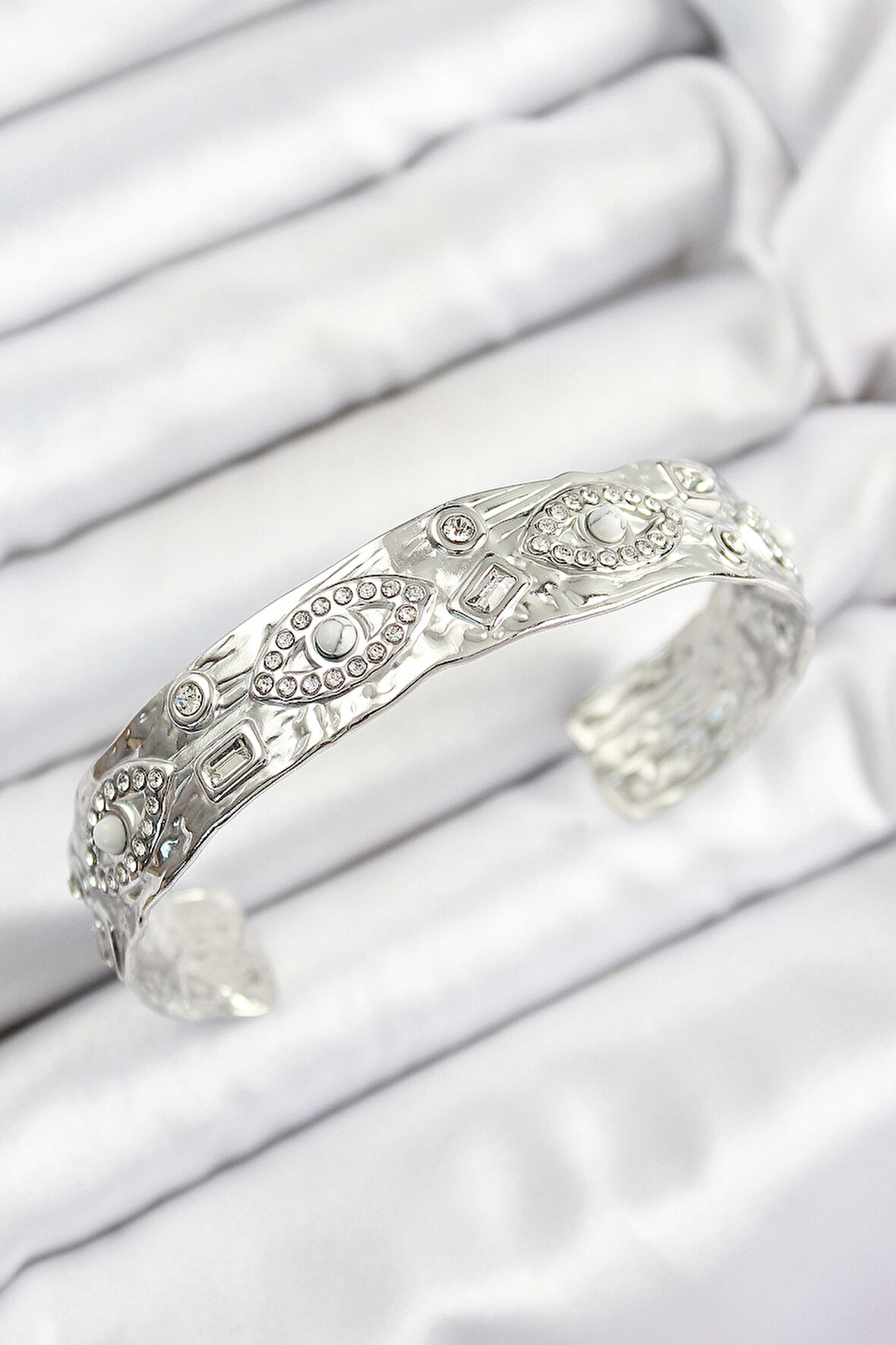 Pirinç Zirkon Taşlı Göz Model Gümüş Renk Altı Açık Kadın Bileklik