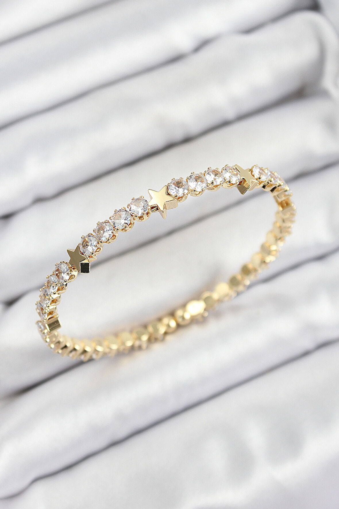 Pirinç Zirkon Taşlı Yıldız Model Gold Renk Yaylı Kadın Bileklik