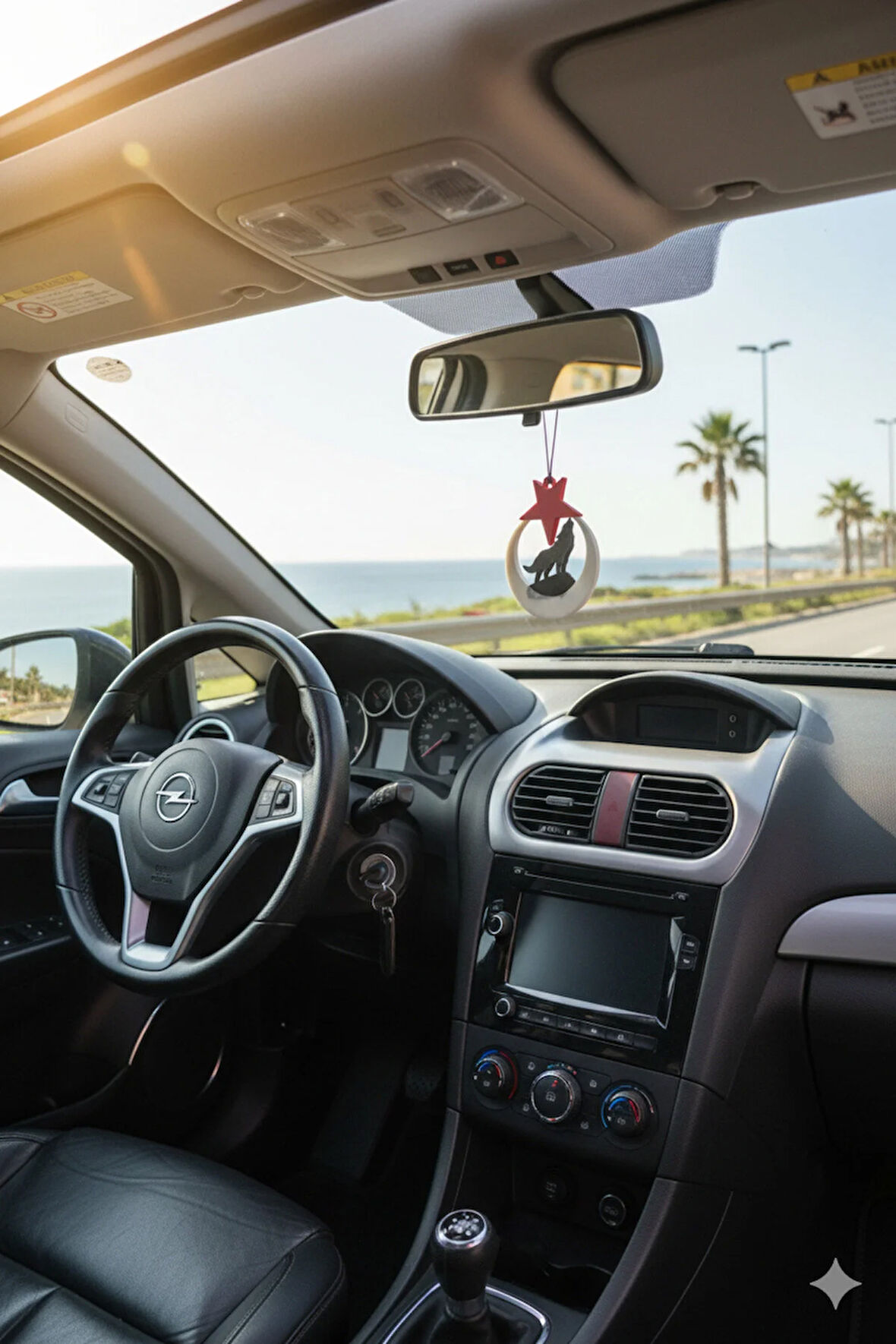 Ay ve Yıldız İçinde Uluyan Kurt Figürü Araç Ayna Süsü