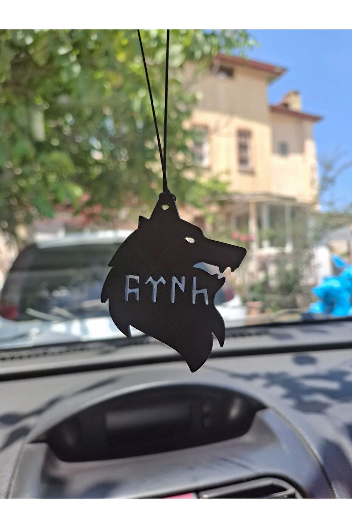 Kurt Başı Motifli Göktürkçe Türk Yazılı Araç Ayna Süsü