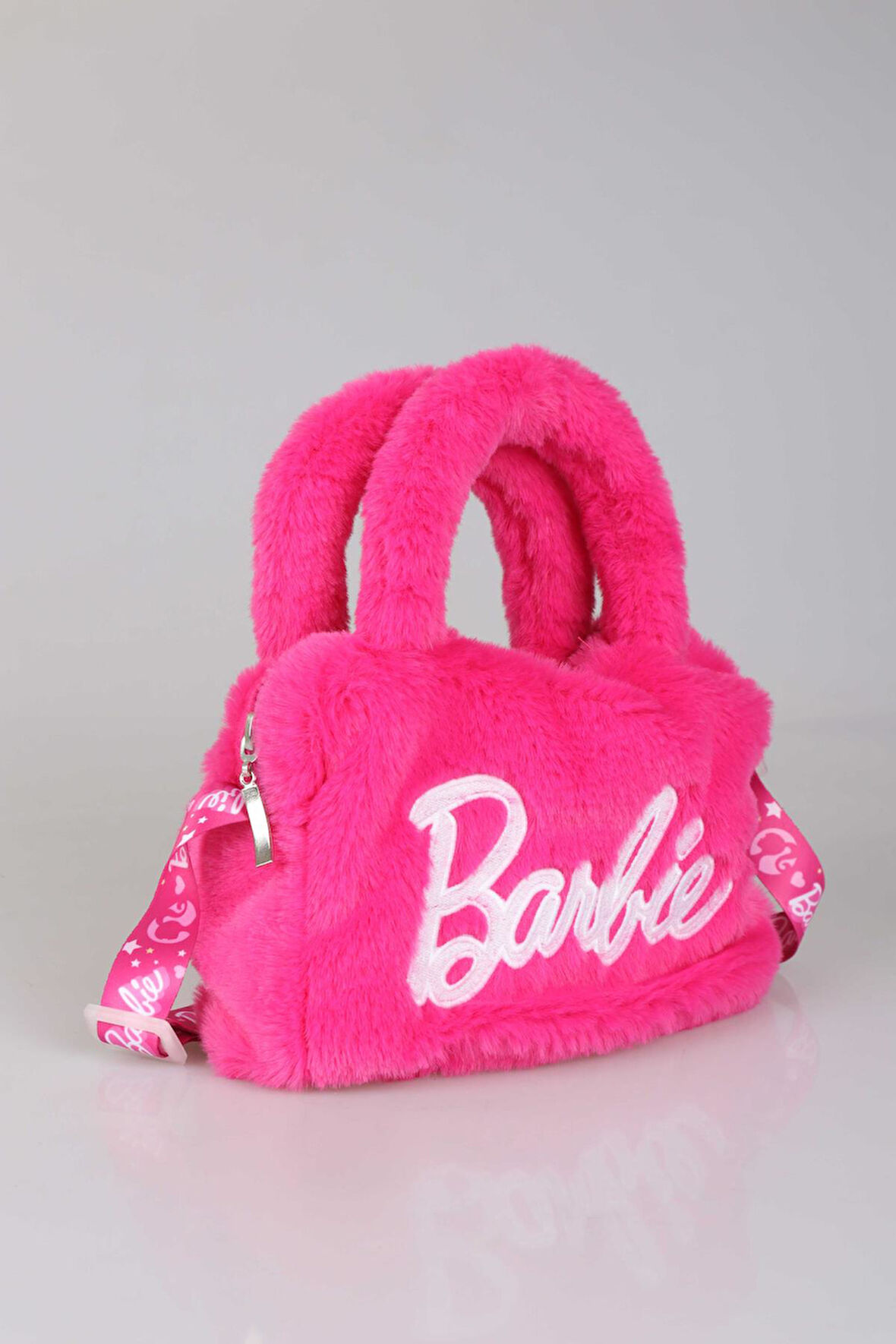 DEKOMUS İLE YENİ SEZON LİSANSLI BARBIE BASIC PELUŞ ASKILI OMUZ ÇANTASI