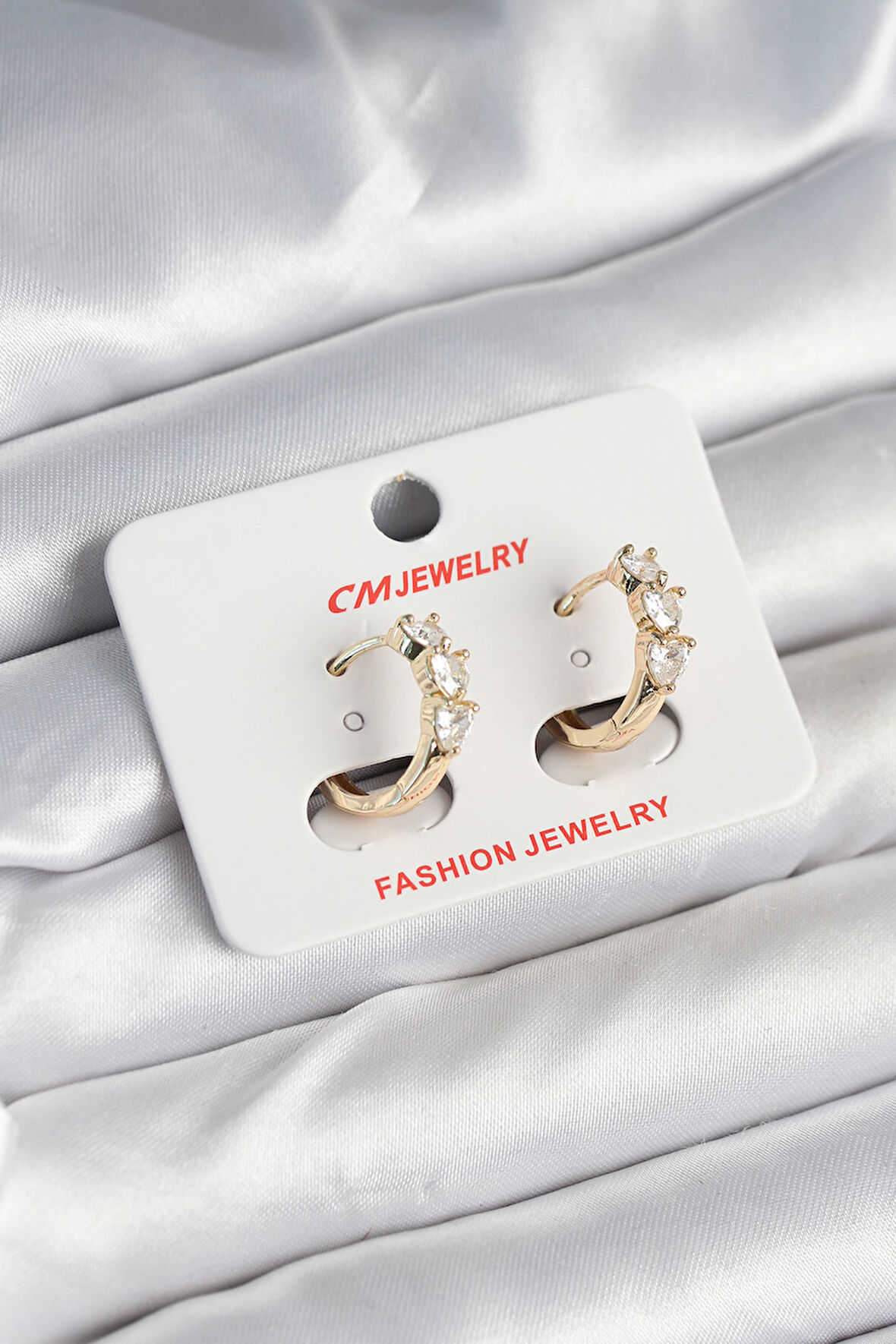 Pirinç Gold Renk Kalpli Zirkon Taşlı Kadın Küpe