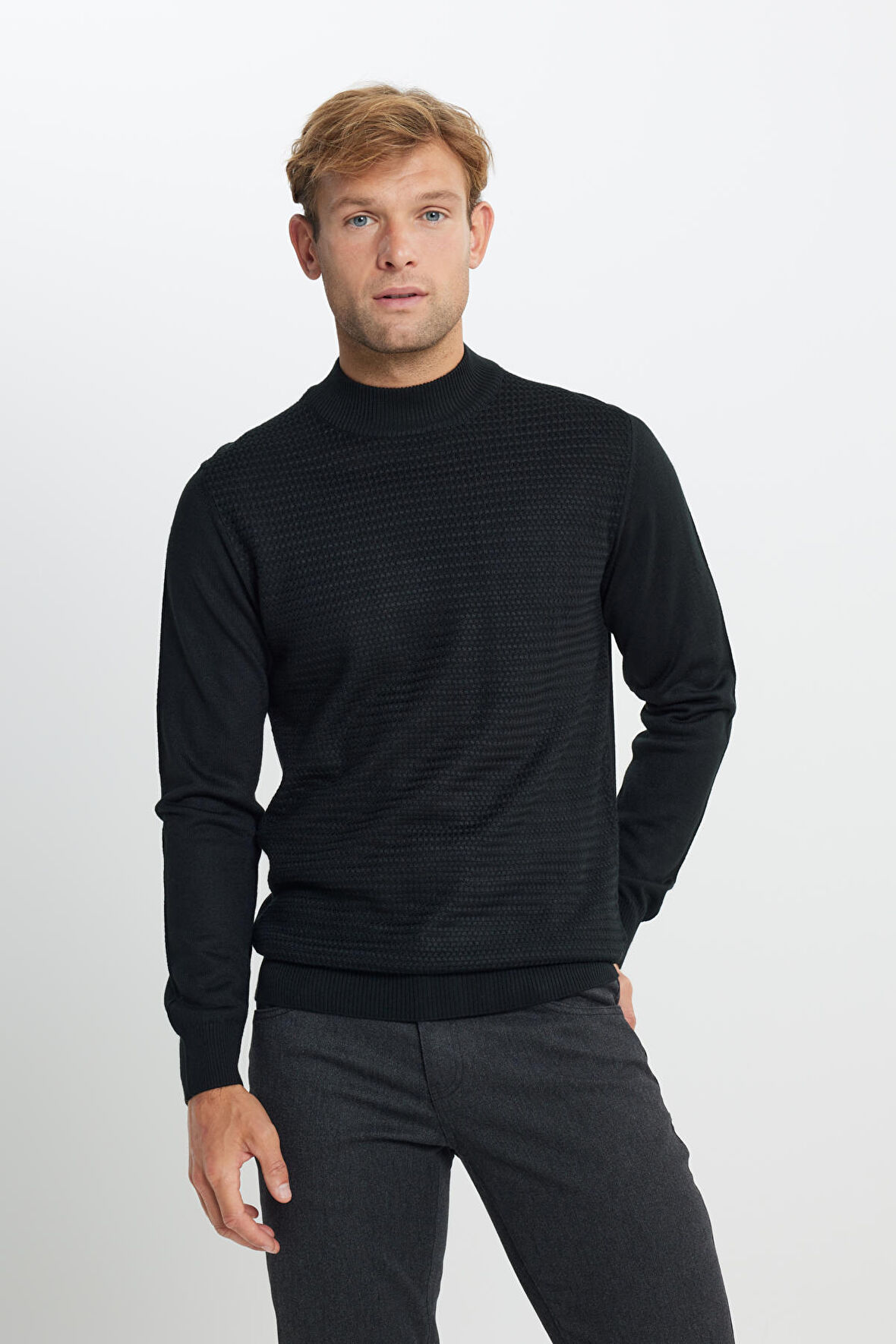 Yünlü Sıcak Tutan Standart Fit Normal Kesim Yarım Balıkçı Yaka Jakarlı Triko Kazak