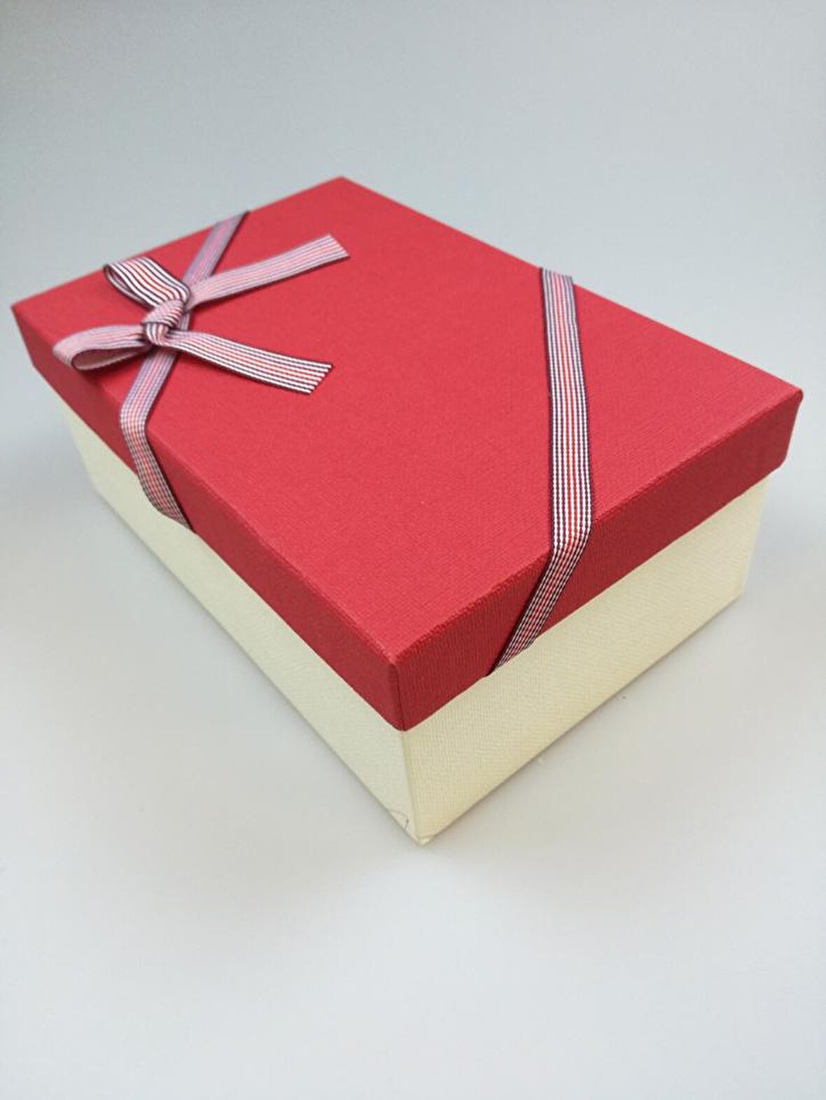 KUTU KIRMIZI-KREM 23CM X 26CM X 9CM