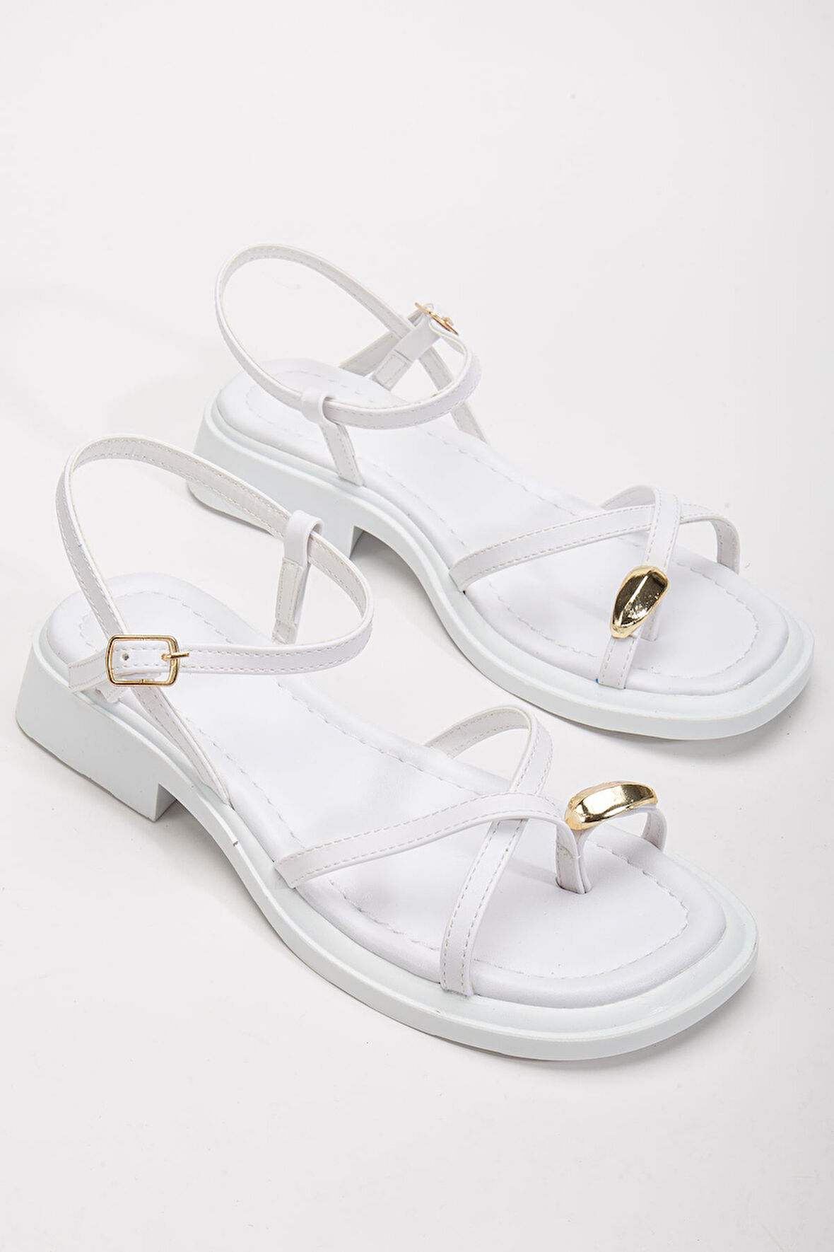 Kadın Beyaz Gold Yüzük Detaylı Günlük Sandalet 