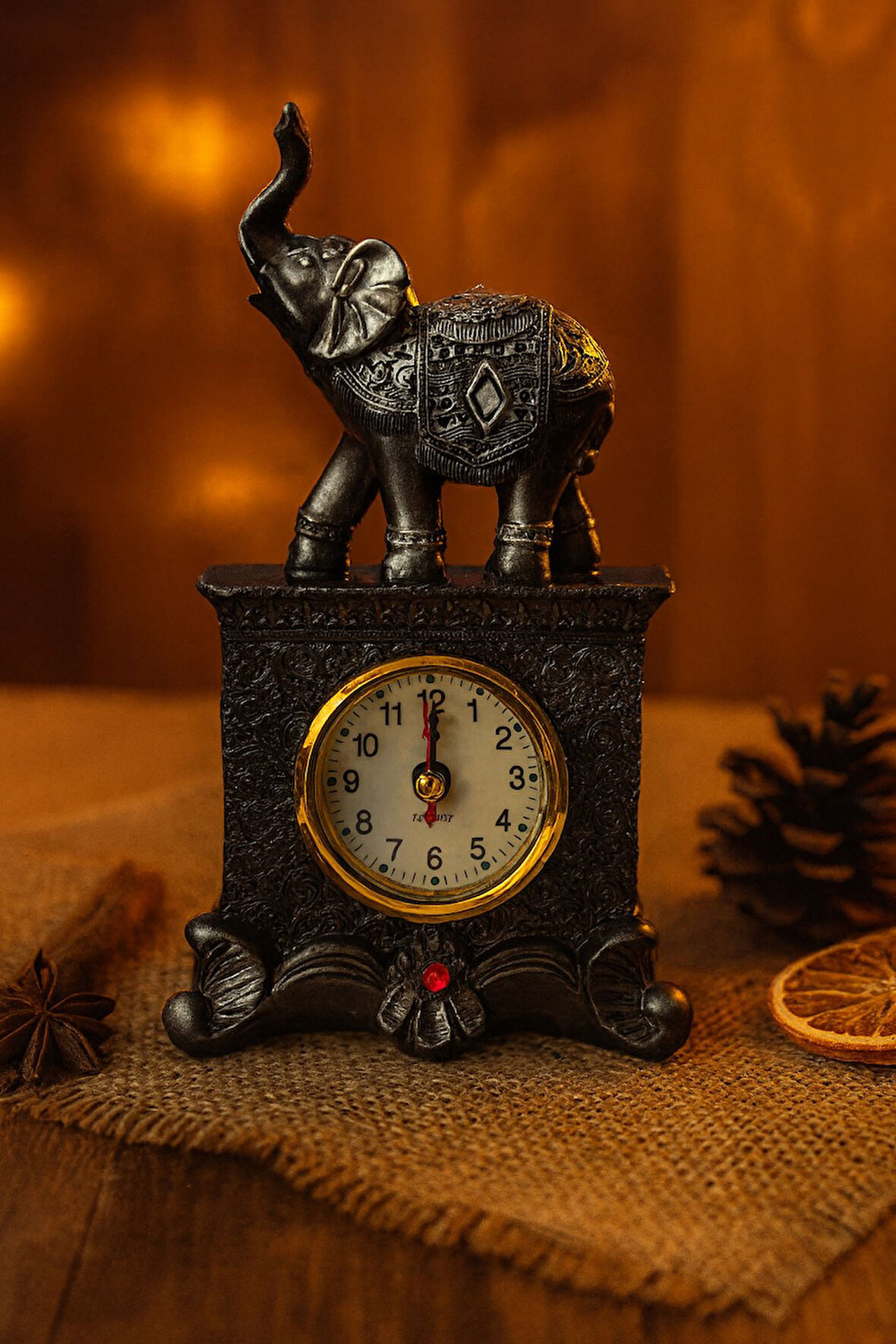 Dekoratif Gri Fil Figürlü Masa Saati – 19 cm | Şık Ev & Ofis Aksesuarı