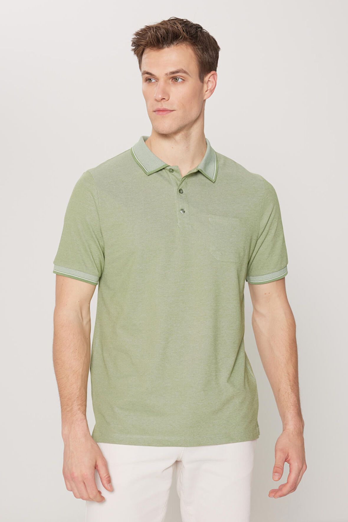 Erkek Çekmeyen Pamuklu Kumaş Regular Fit Geniş Kesim Yeşil Kıvrılmaz Polo Yaka Cepli Tişört