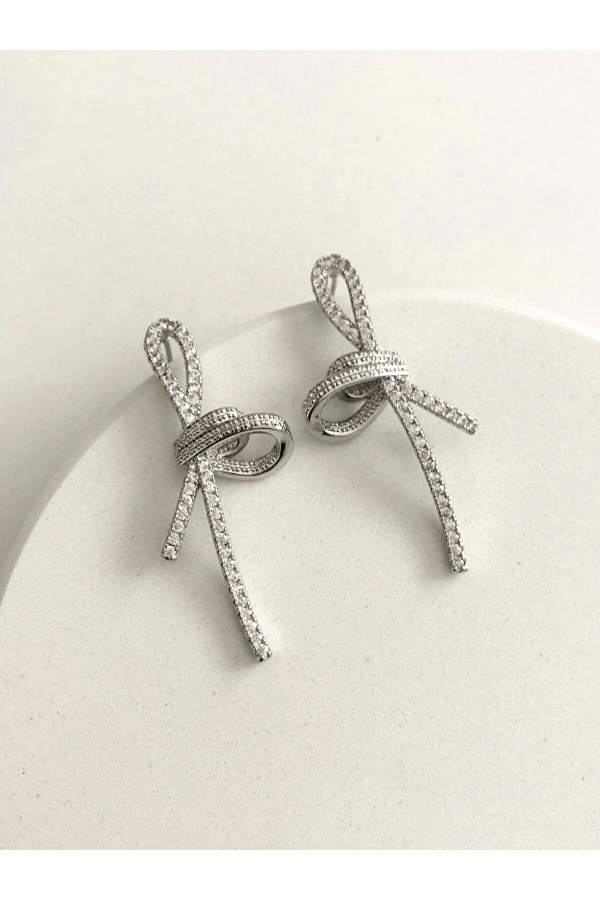 Çelik Taşlı Fiyonk Küpe