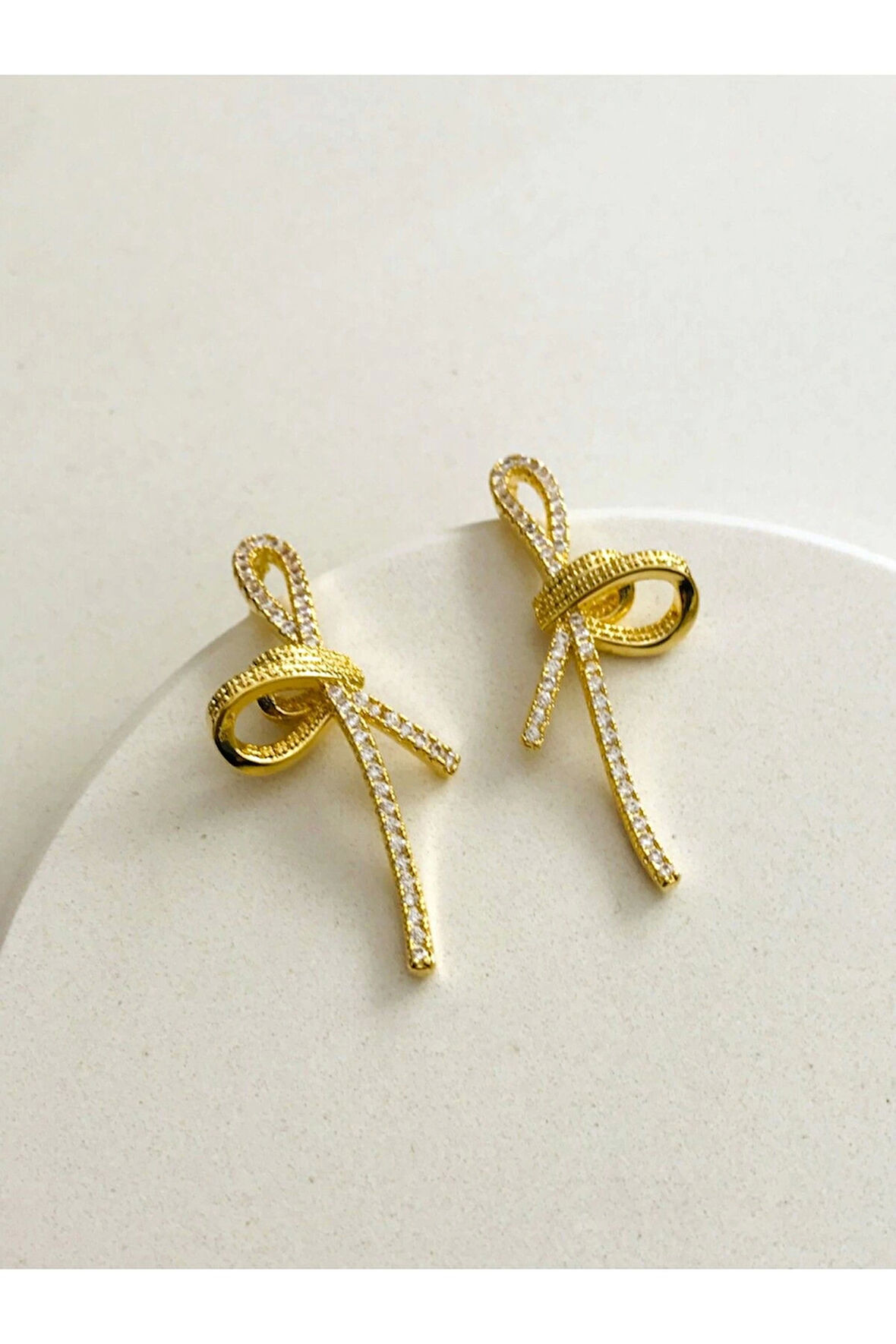 Çelik Taşlı Fiyonk Küpe