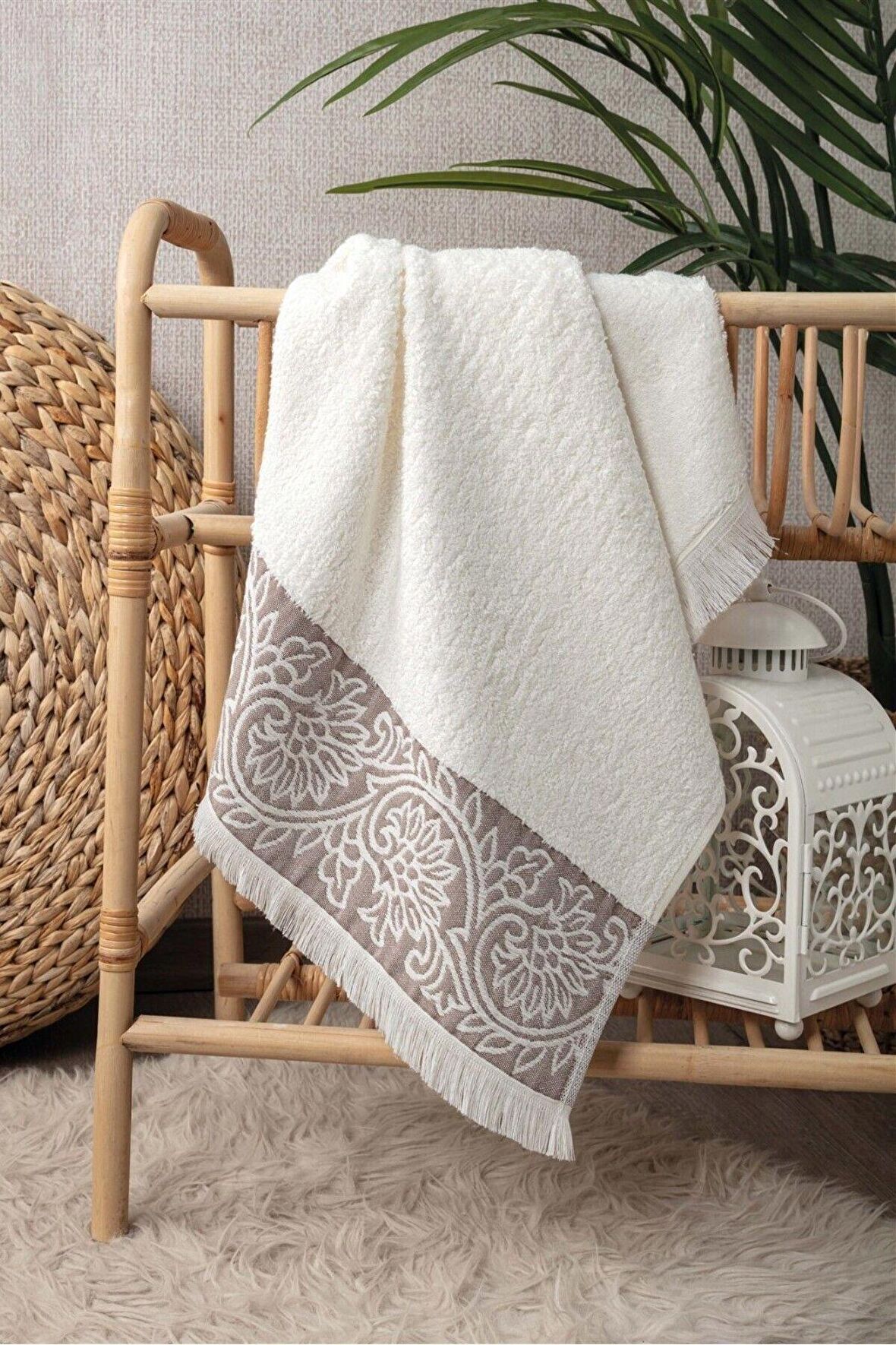 Sevim Bambu Yumuşak & Yüksek Emici El Havlusu - Krem Rengi Kabartma Bordürlü - 50x90cm