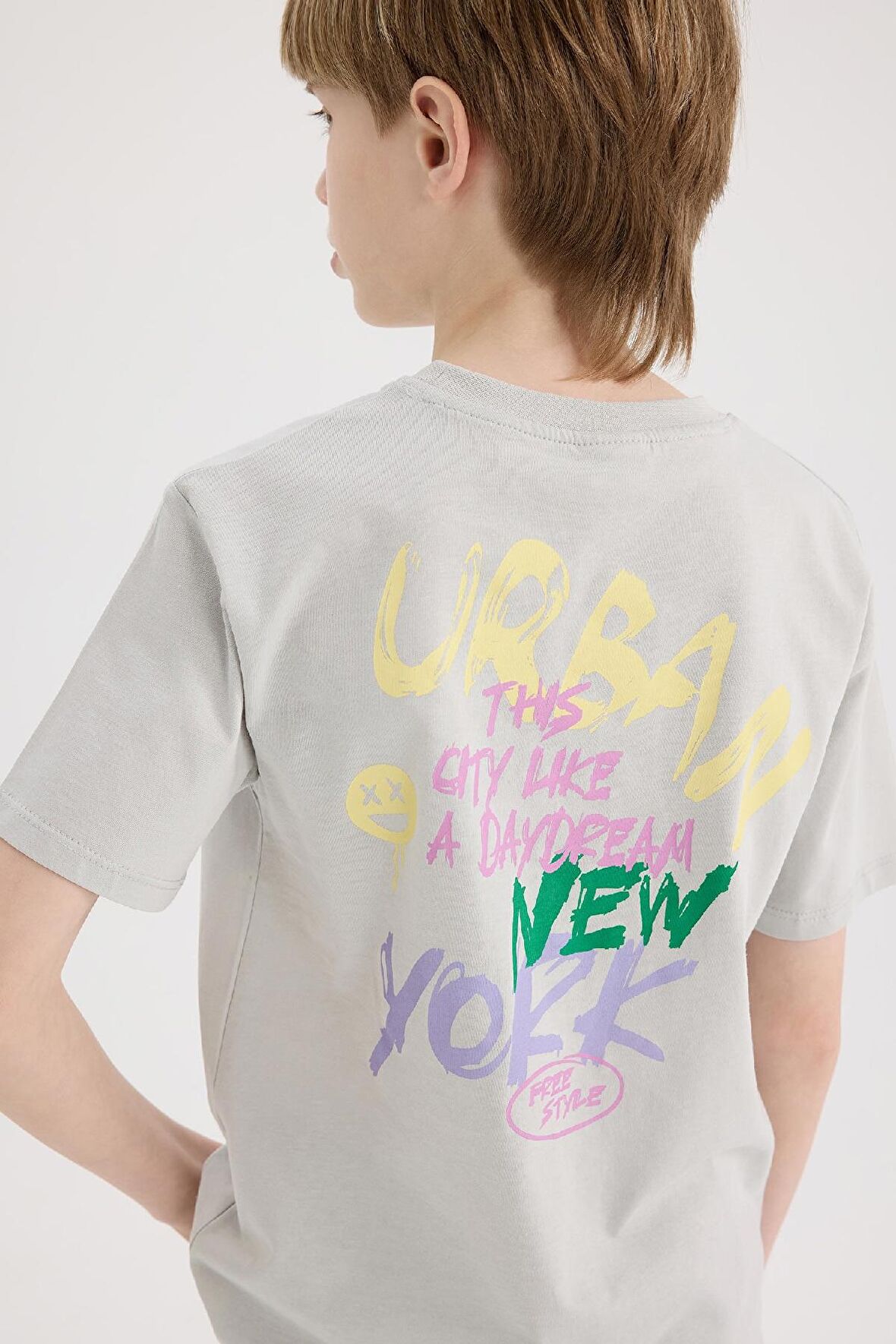 DeFacto Erkek Çocuk Bisiklet Yaka Sırt Baskılı Kısa Kollu Tişört E0104A825SMGR470