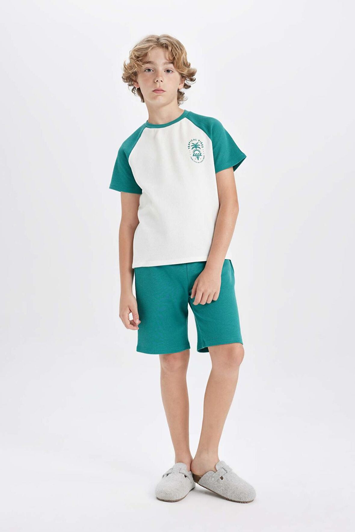 DeFacto Erkek Çocuk Waffle Pijama Takımı Baskılı Kısa Kollu Üst Şort C5501A824SMWT32