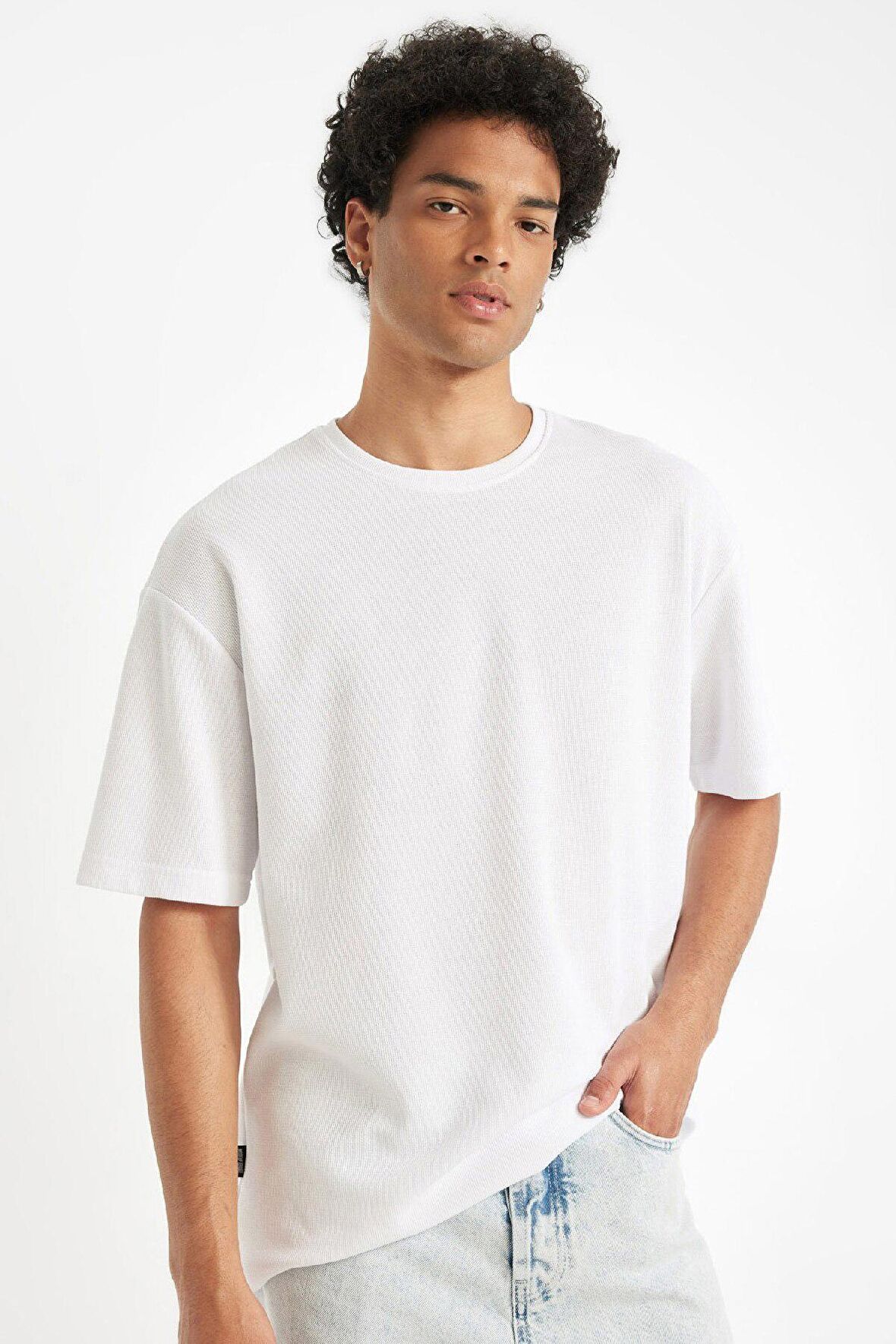 DeFacto Comfort Regular Fit Rahat Kesim Bisiklet Yaka Kısa Kollu Ağır Kumaş Basic Düz Beyaz Tişört B4444AX24AUWT34