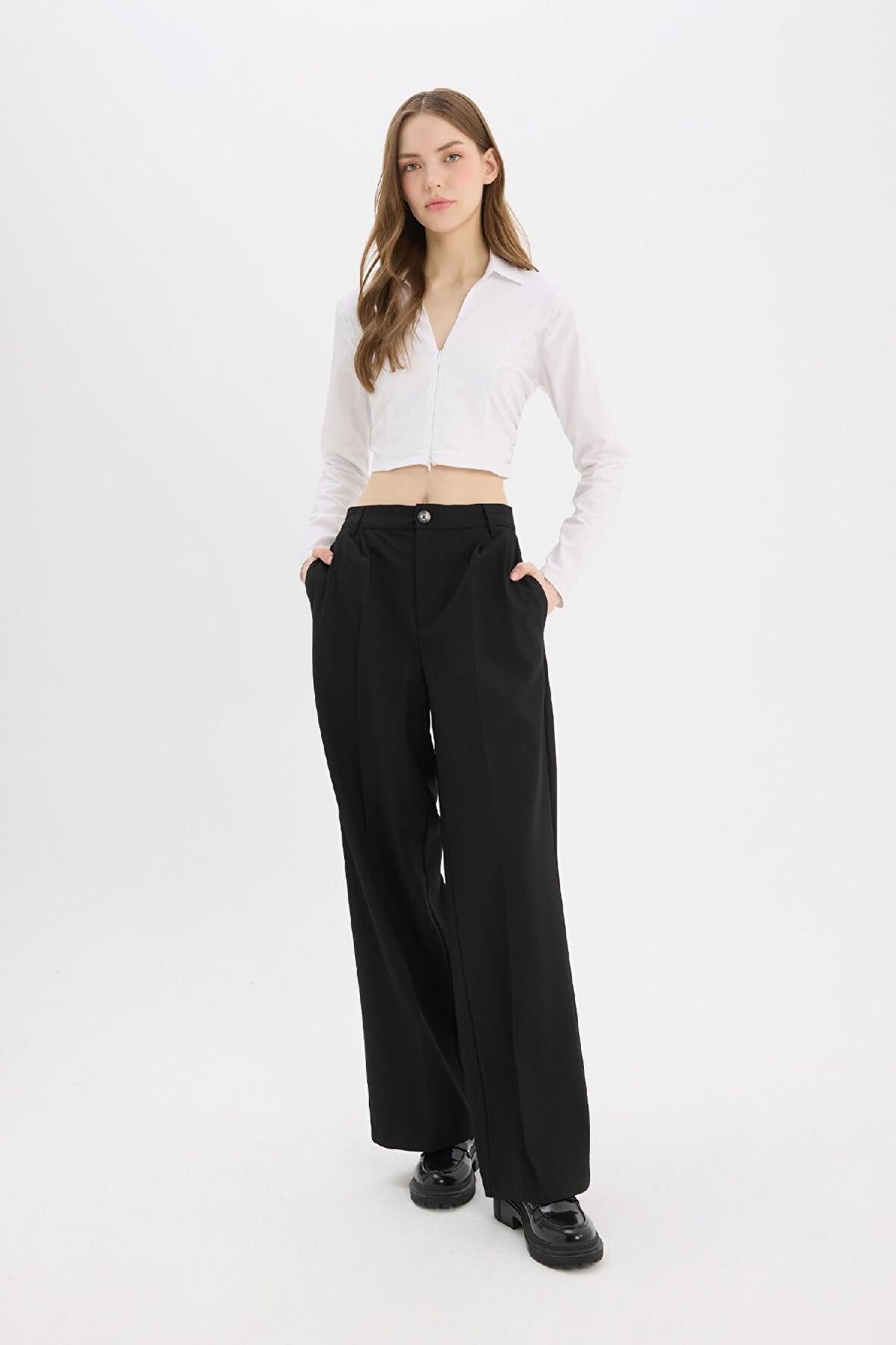 DeFacto Klasik Pantolon Wide Leg Geniş Bol Paça Fleto Cepli Yüksek Bel Standart Boy Basic Düz D8150AX24AUBK81