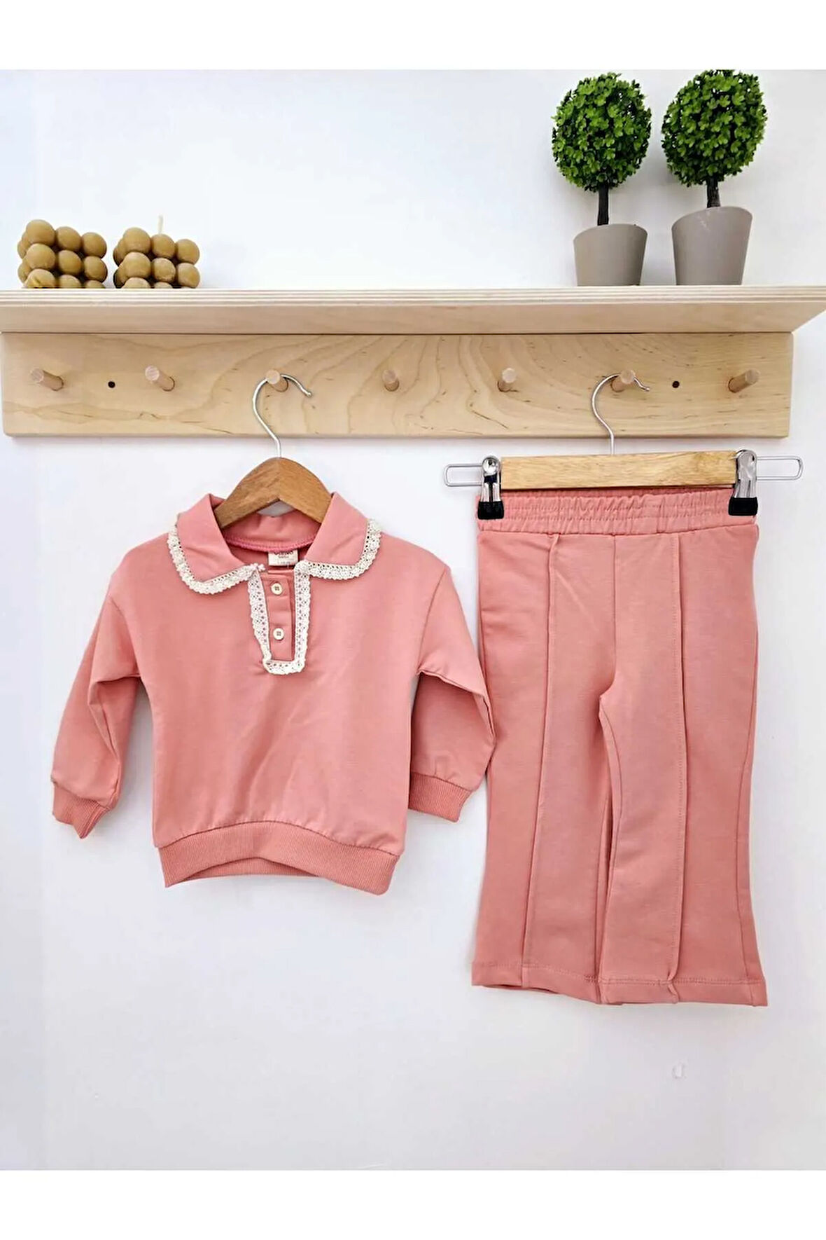 Dantel Yakalı Kız Takım