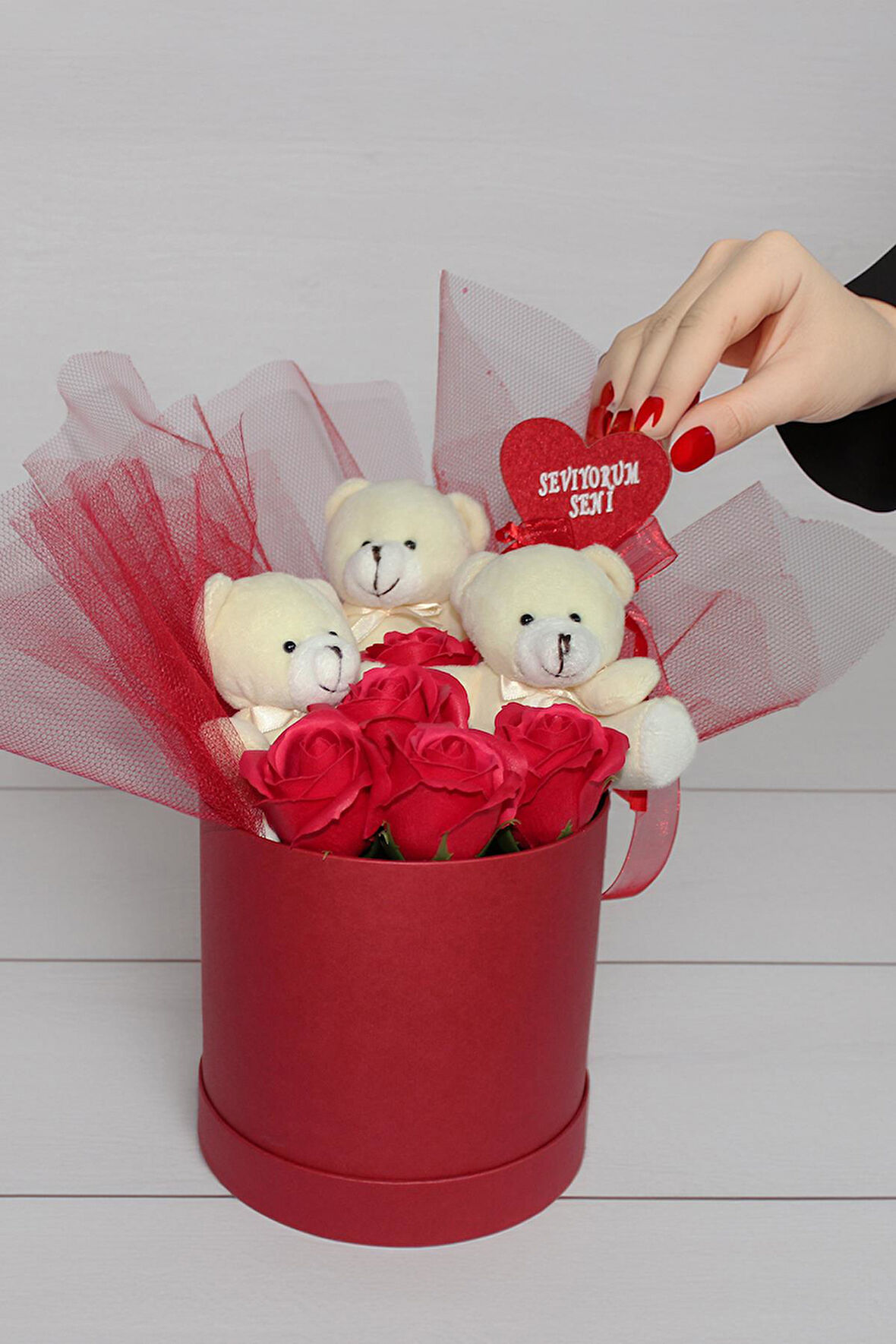 Aşkınızı Anlatmanın En Zarif Yolu: Özel Kutuda Minik Ayıcıklar, Kokulu Güller ve “Seviyorum Seni ”