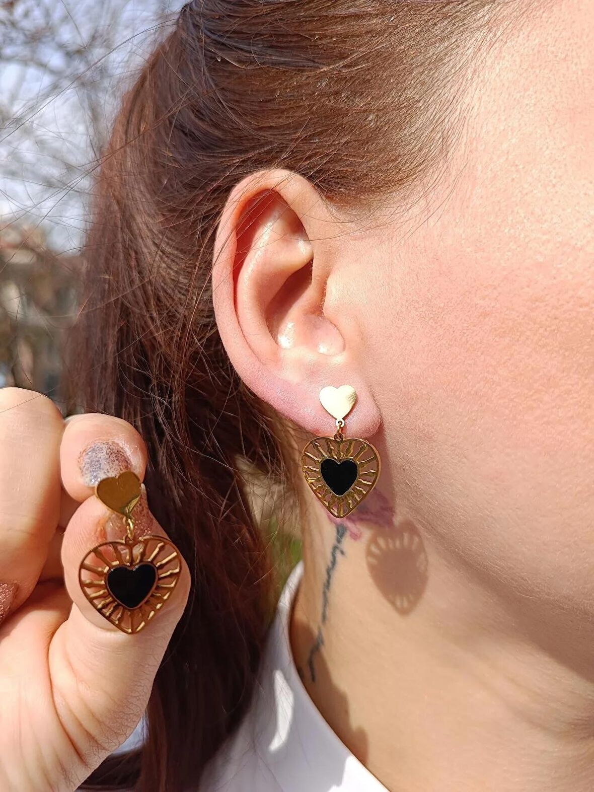 Luna Jewelry Kadın Gold Renk Sallantılı Desenli Kalp Model Siyah Taşlı 316 L Çelik Küpe