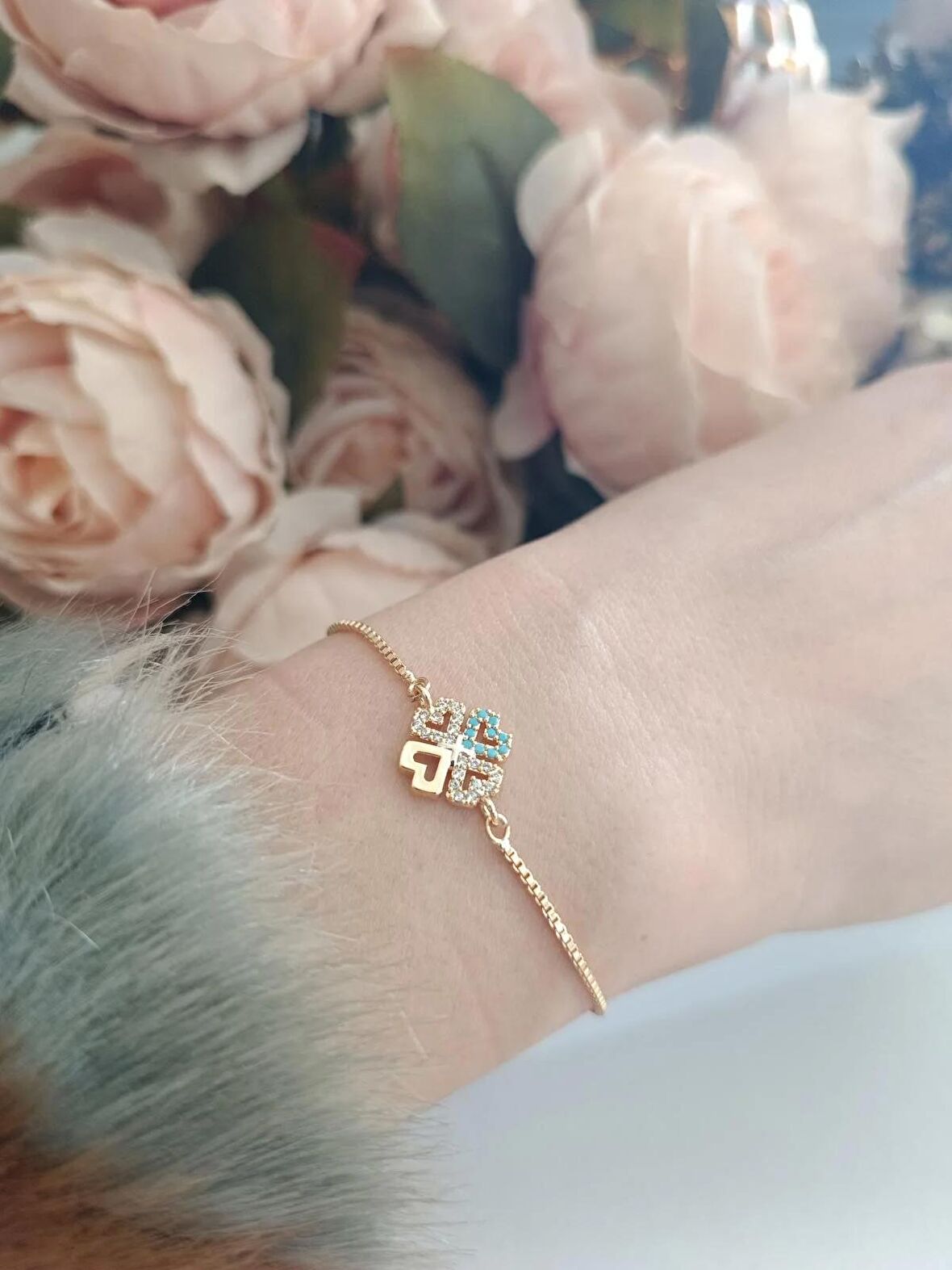 Luna Jewelry Kadın Gold Renkli Kalp Desenli Zirkon Taşlı Asansör Ayarlanabilir Renk Atmaz Çelik Bileklik