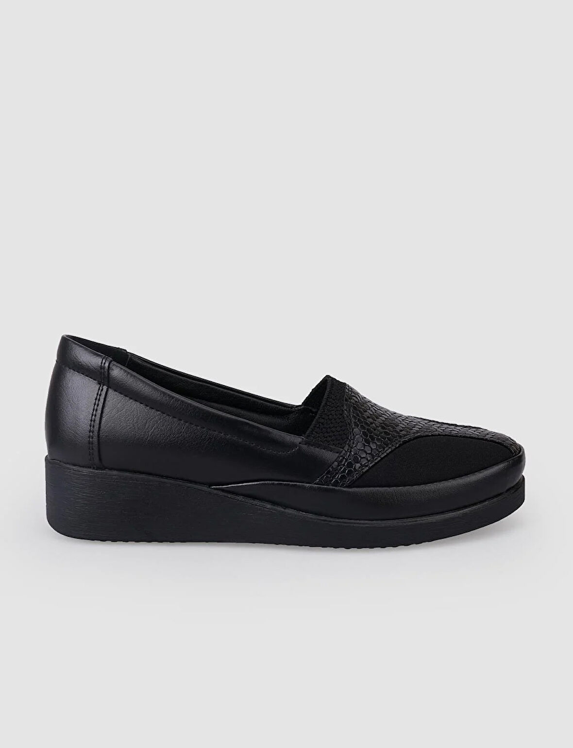 Siyah Kroko Desenli Kadın Comfort Ayakkabı