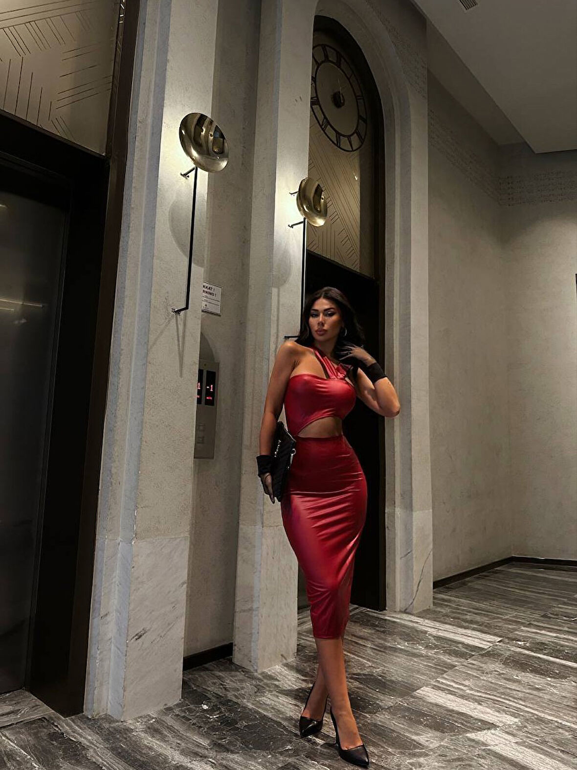 ÇAPRAZ ASKI & BEL DETAYLI MİDİ ELBİSE