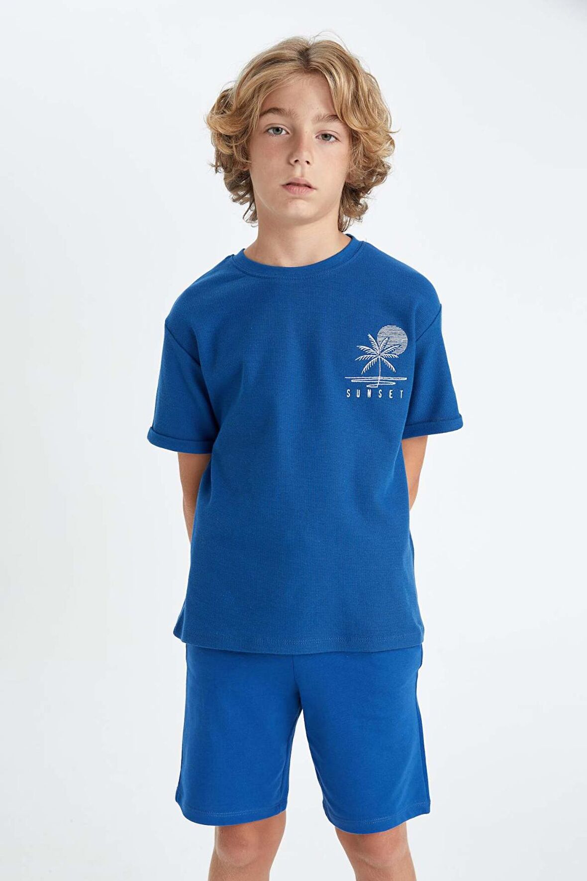 DeFacto Erkek Çocuk Bisiklet Yaka Nakışlı Waffle Kısa Kollu Tişört C4937A824HSBE169