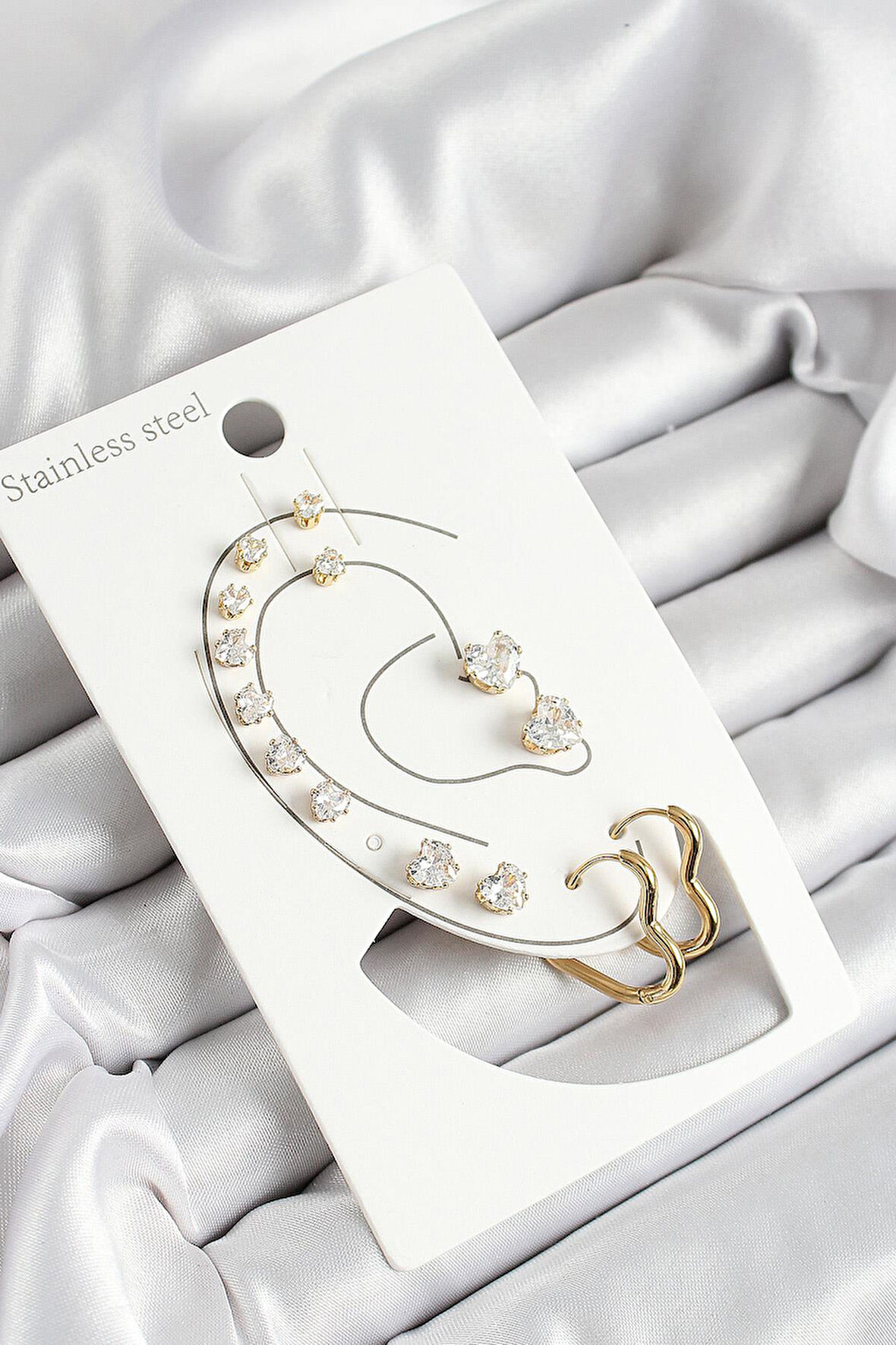 Celira Çelik Kalp Figürlü Ve Zirkon Taşlı Gold Renk 7'li Çift Kadın Küpe Set